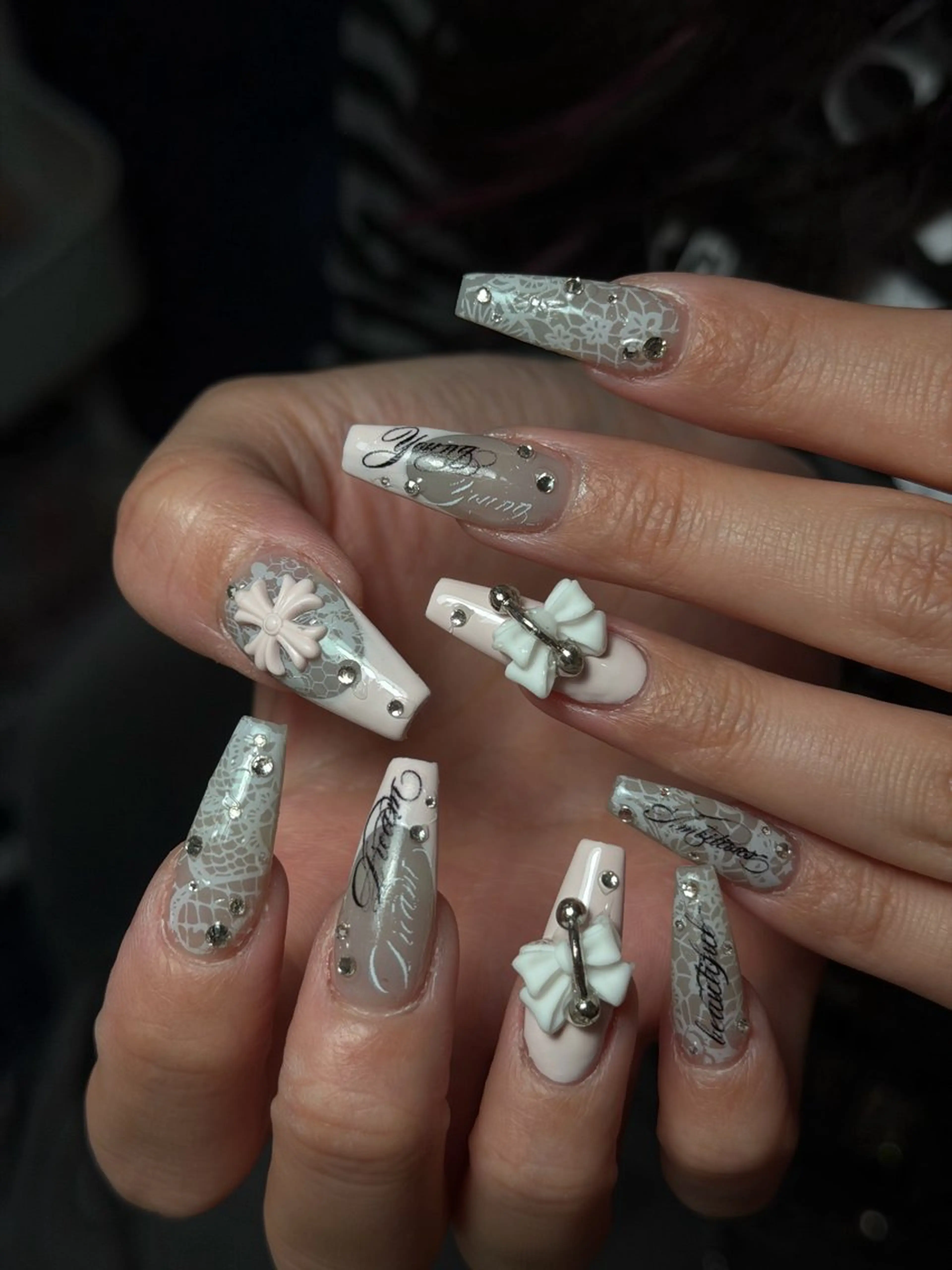 ネイル ジェルネイル キラキラネイル 韓国ネイル レース ロングネイル ハンドネイル CoMo Nailのネイルデザイン