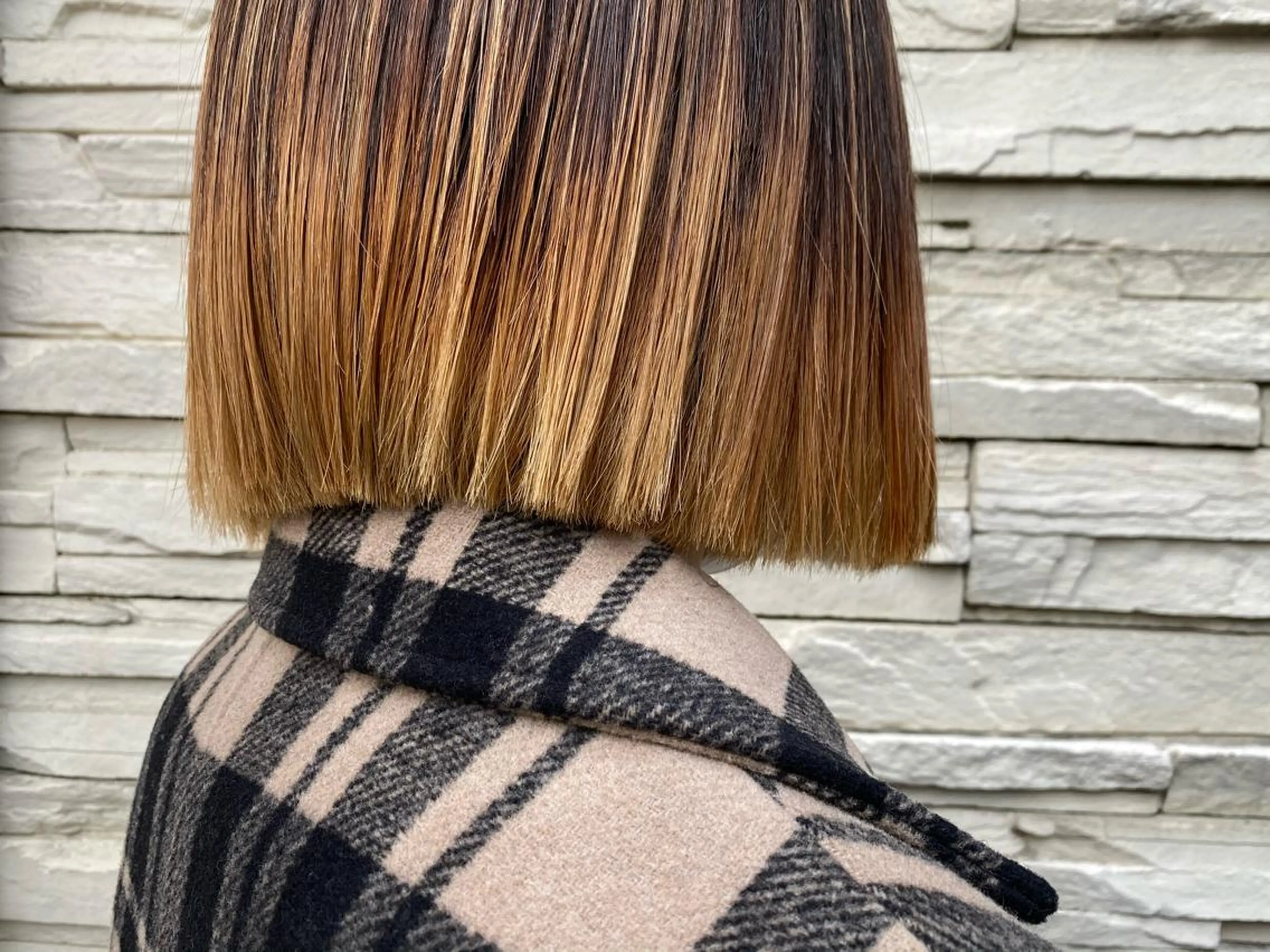 ミディアム カラー 切りっぱなしボブ グラデーションカラー ハイライトカラー ボブ ハイライト 透明感カラーブリーチ 🌼シゲモトアヤ🌼のヘアスタイル