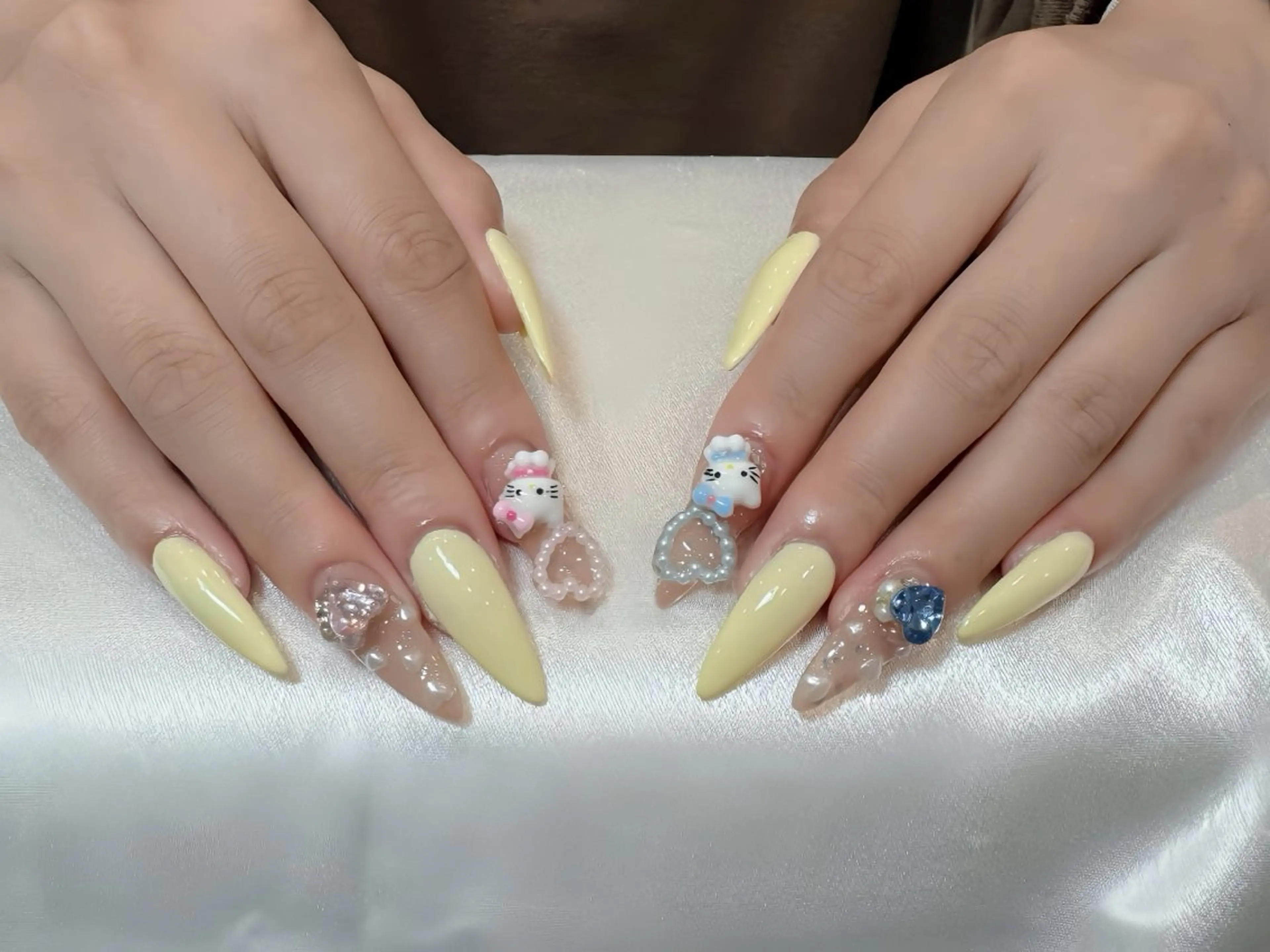 ネイル チークネイル 桜ネイル クリアネイル ドット フラワーネイル ハンドネイル Rin Nail 新大久保店のネイルデザイン