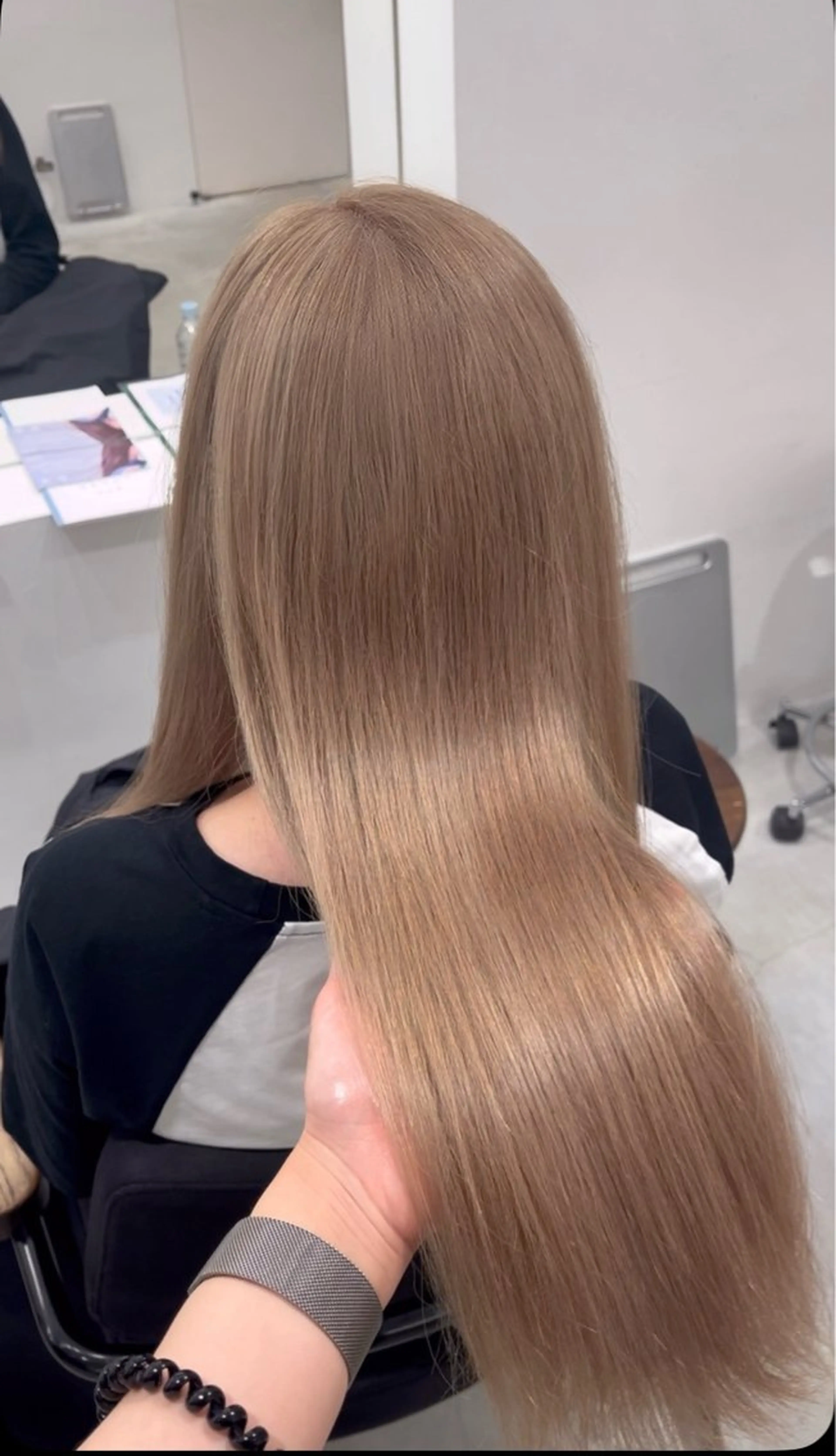 セミロング ヘアカラー 羽鳥 菜々子のヘアスタイル