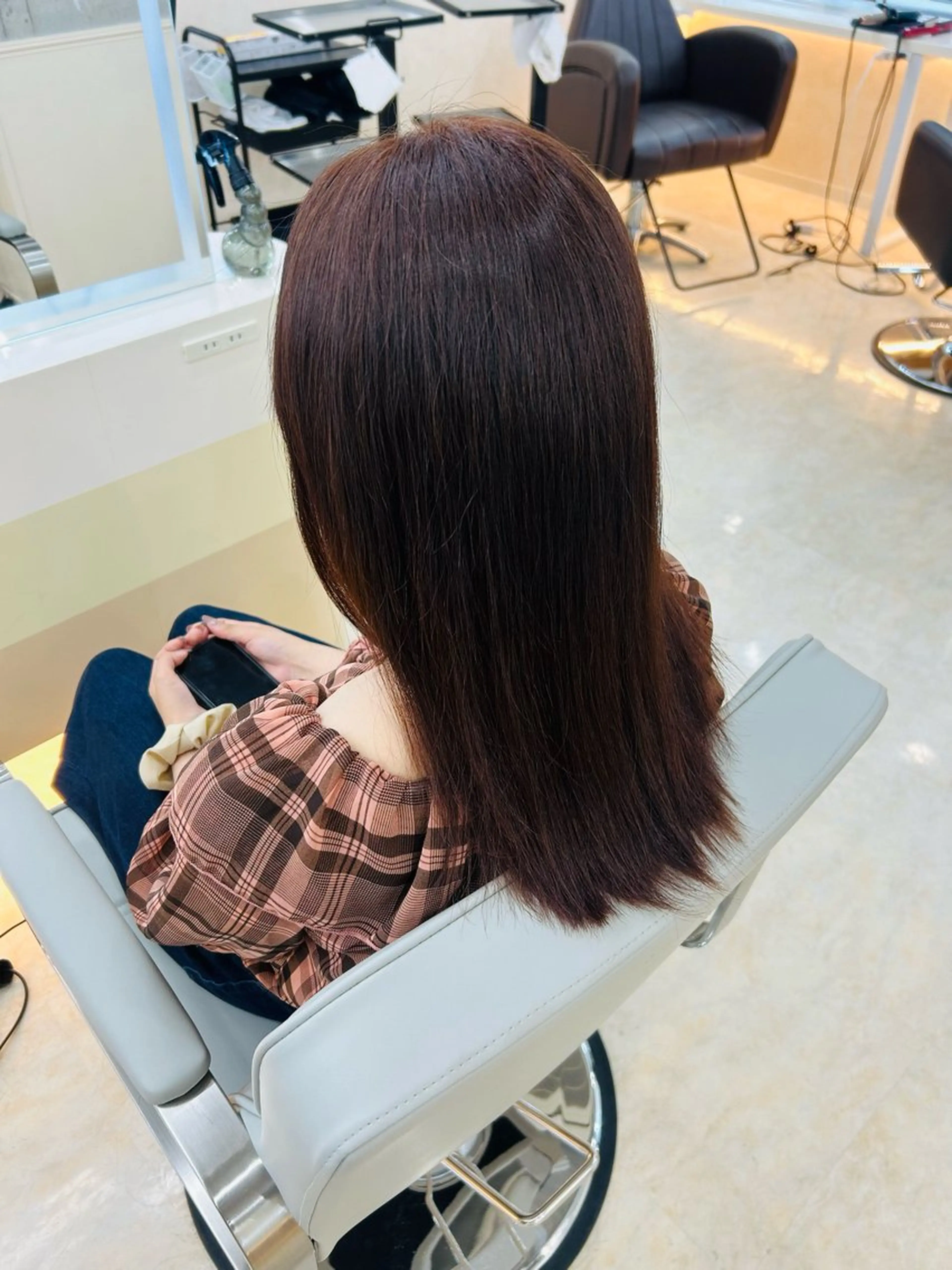 セミロング カラー 大島 溜冬のヘアスタイル