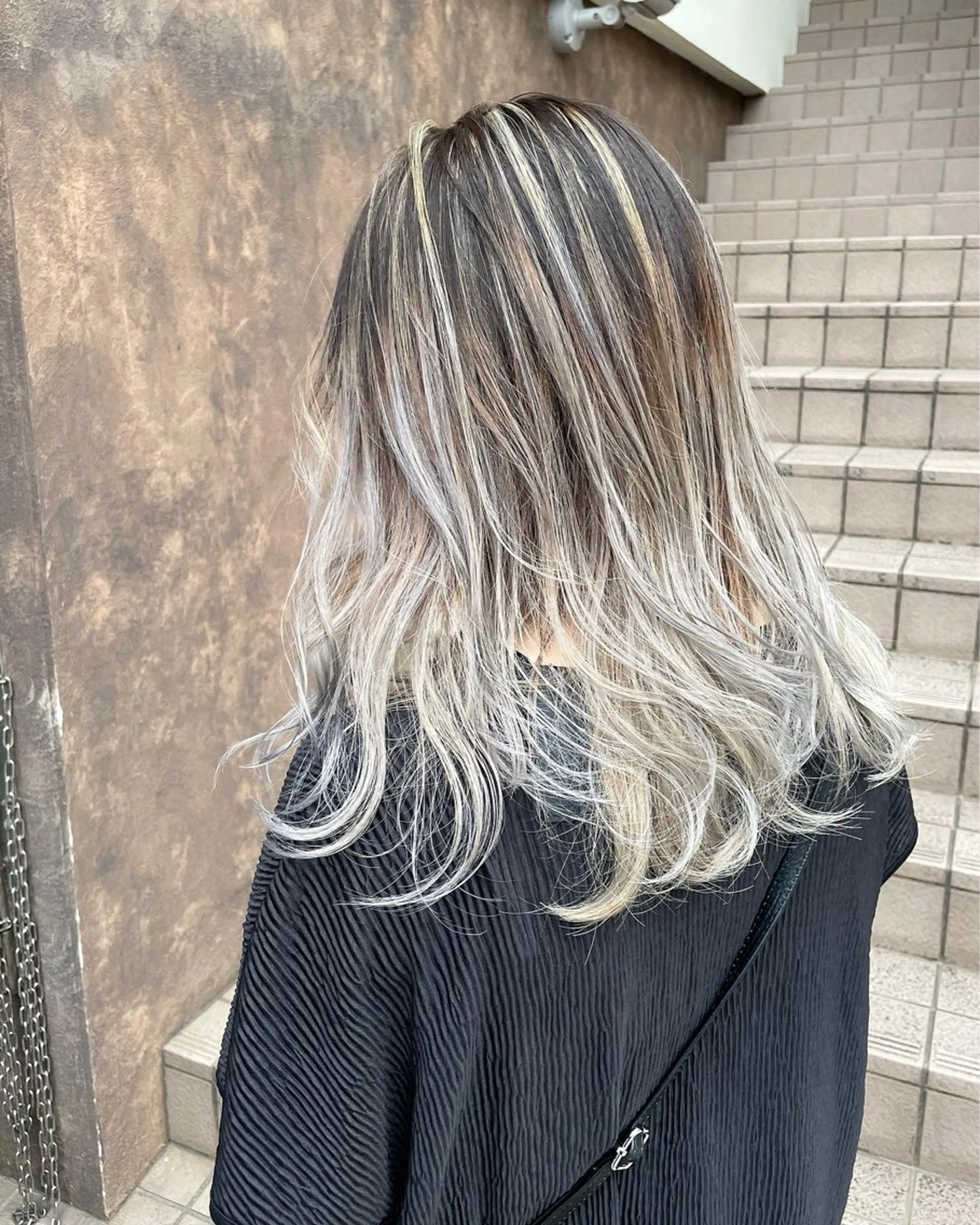 ロング カラー バレイヤージュ ベージュカラー ハイライトカラー インナーカラー ピンクカラー 髪質改善美容師 🪽YOSSYのヘアスタイル