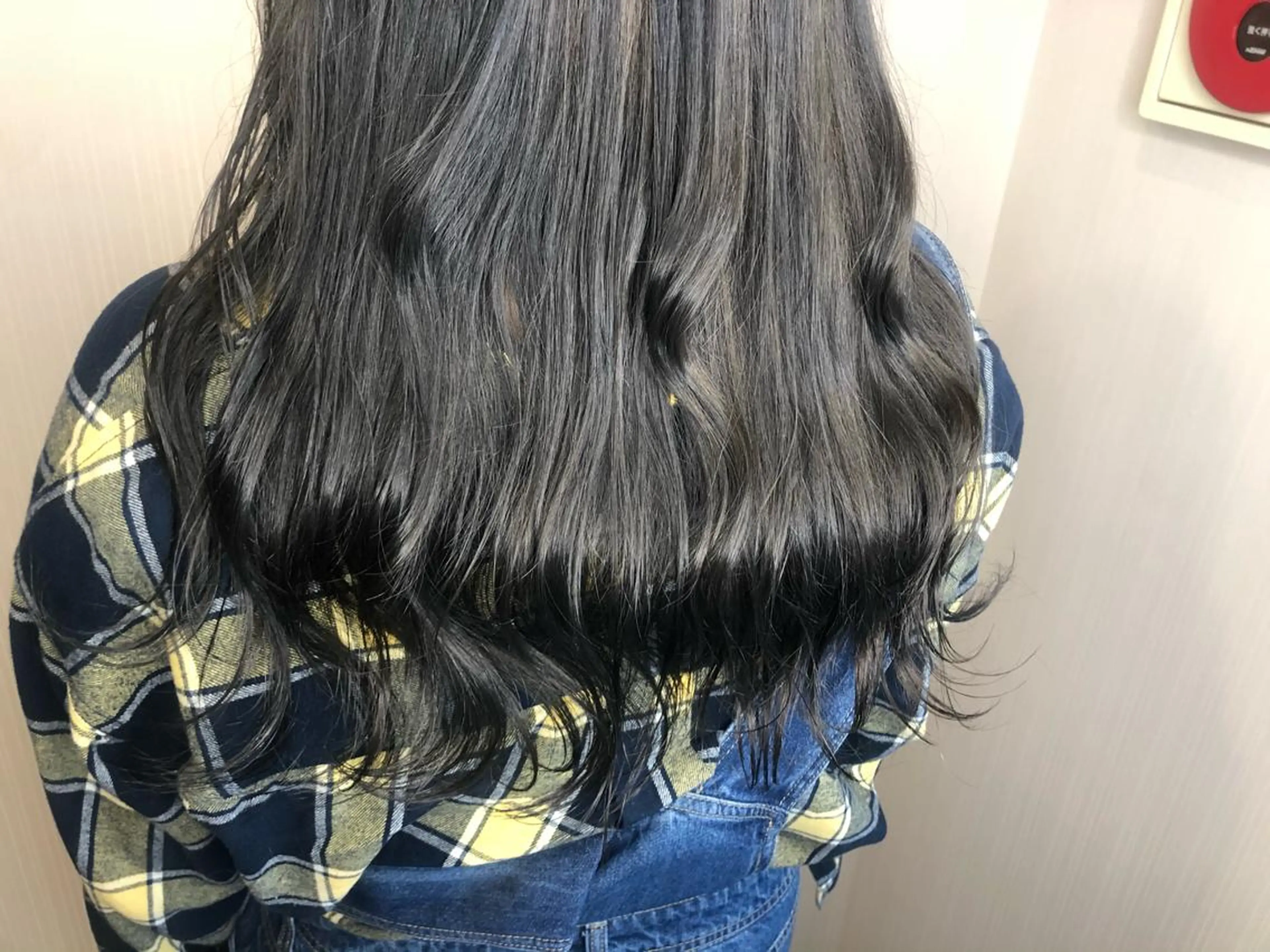 ロング カラー パーマ ヘアアレンジ ブルーカラー ブルーグレー ブルーグレージュ グレージュ ヘアカラー トリートメント 新井 友菜のヘアスタイル