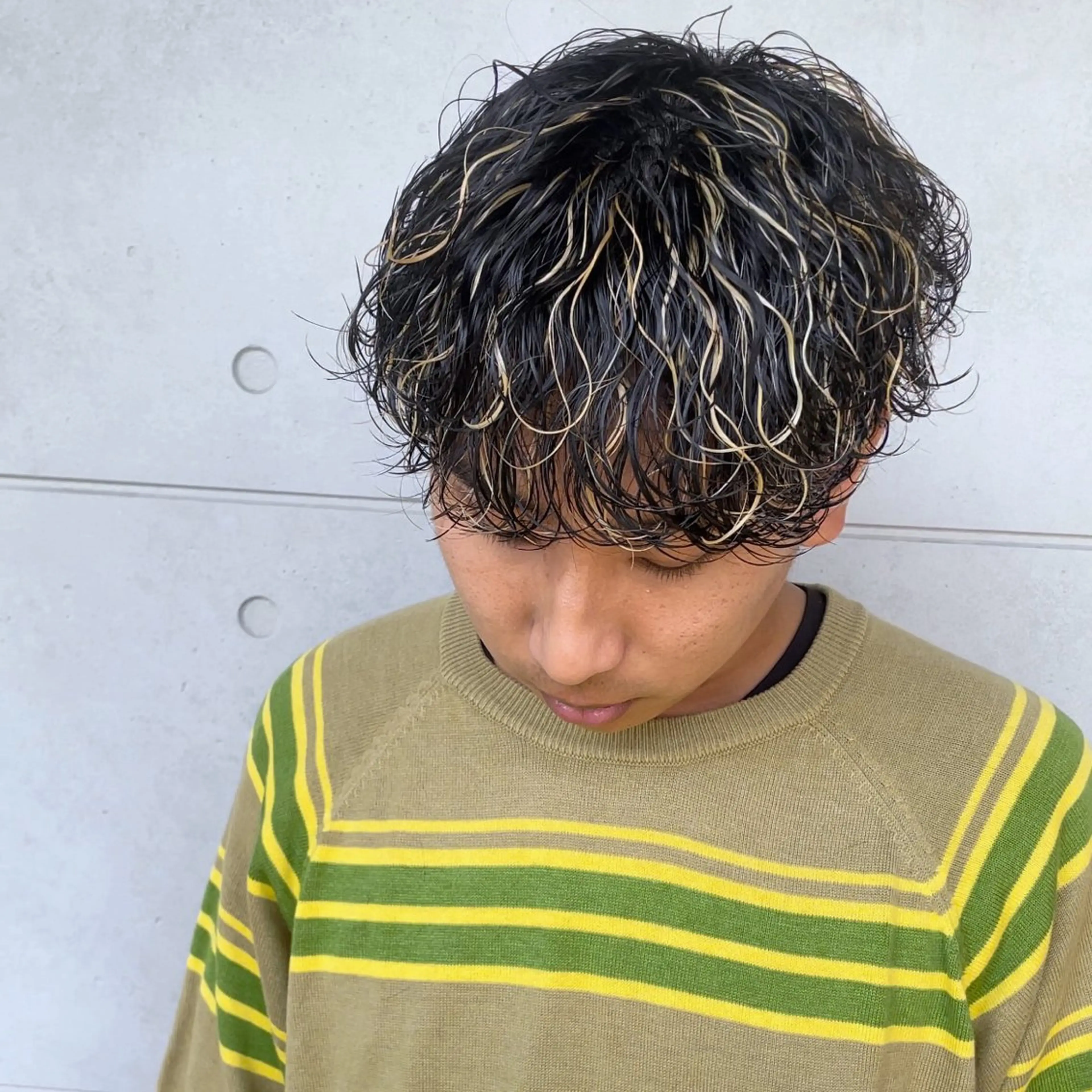 ショート パーマ メンズ メンズハイライト メンズパーマ メンズツイストパーマ ツイストスパイラルパーマ 波巻きパーマ カット ヘアカラー トリートメント メンズヘア特化 崎田 成人のヘアスタイル