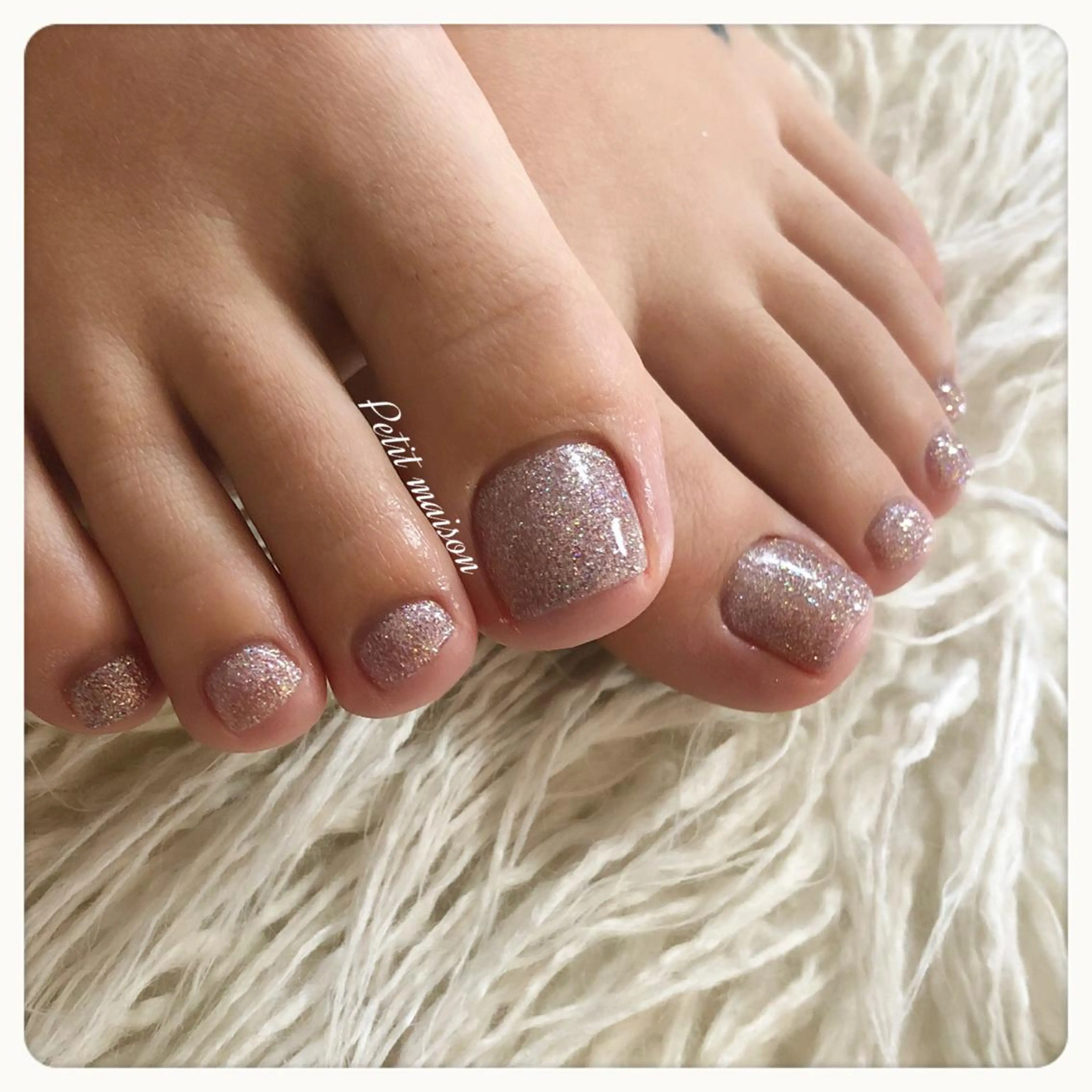 ネイル フットネイル キラキラネイル Petit maisonのネイルデザイン