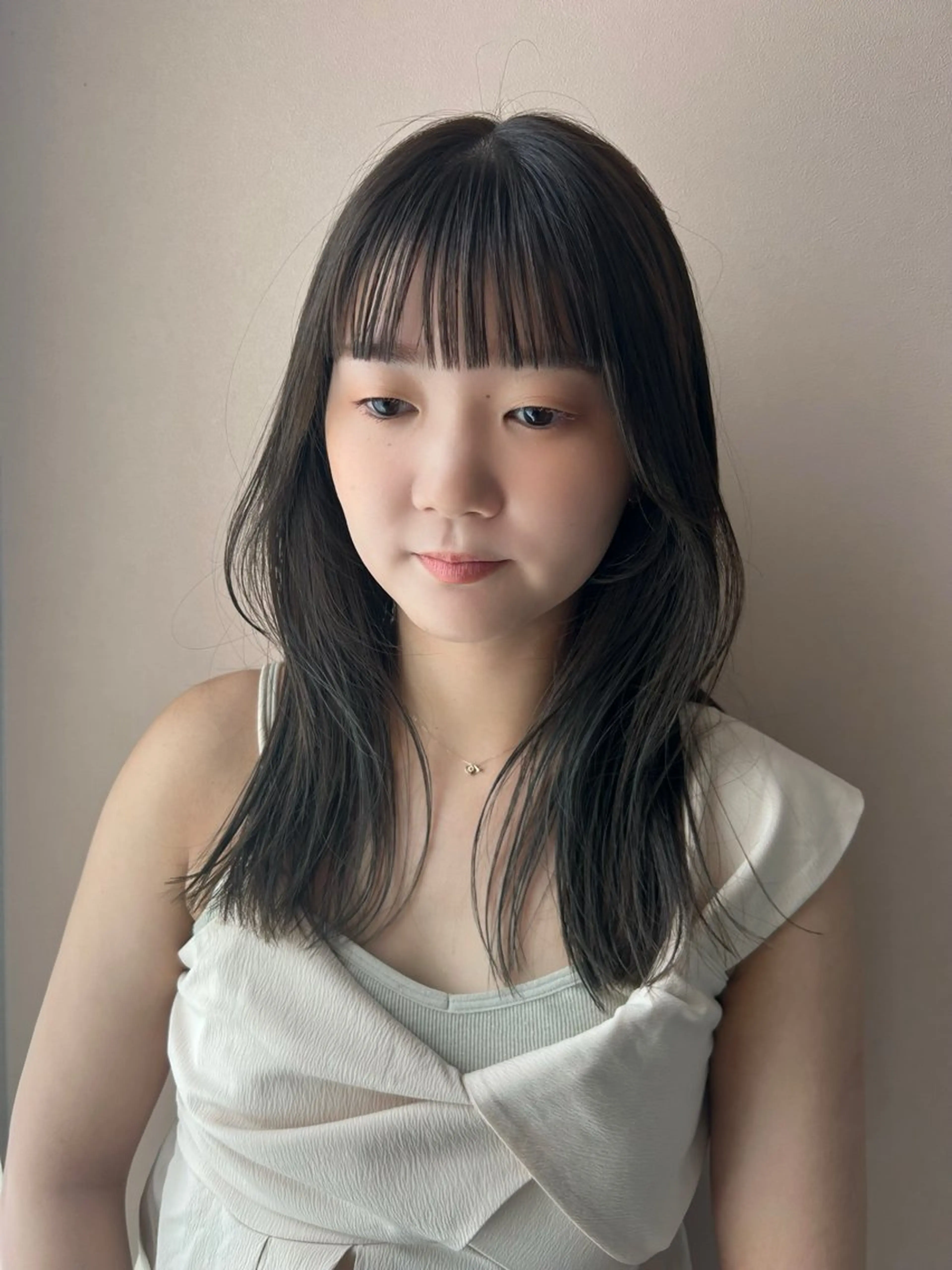 ロング カラー ベージュカラー ブリーチ 透明感カラー ブリーチなしカラー オリーブベージュ カット ヘアカラー トリートメント hub hair レイヤー/透明感のヘアスタイル