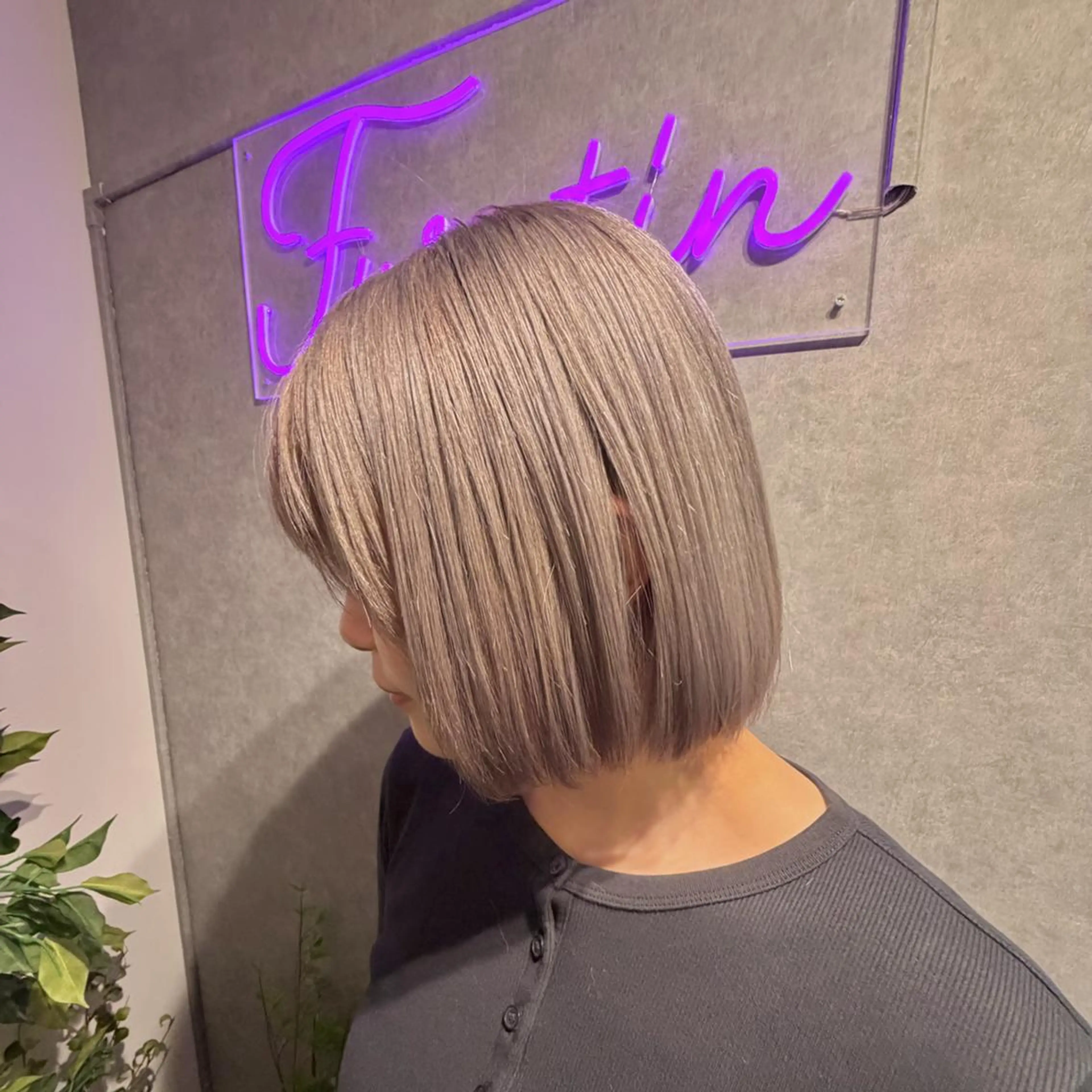 ショート ブリーチカラー コティのヘアスタイル