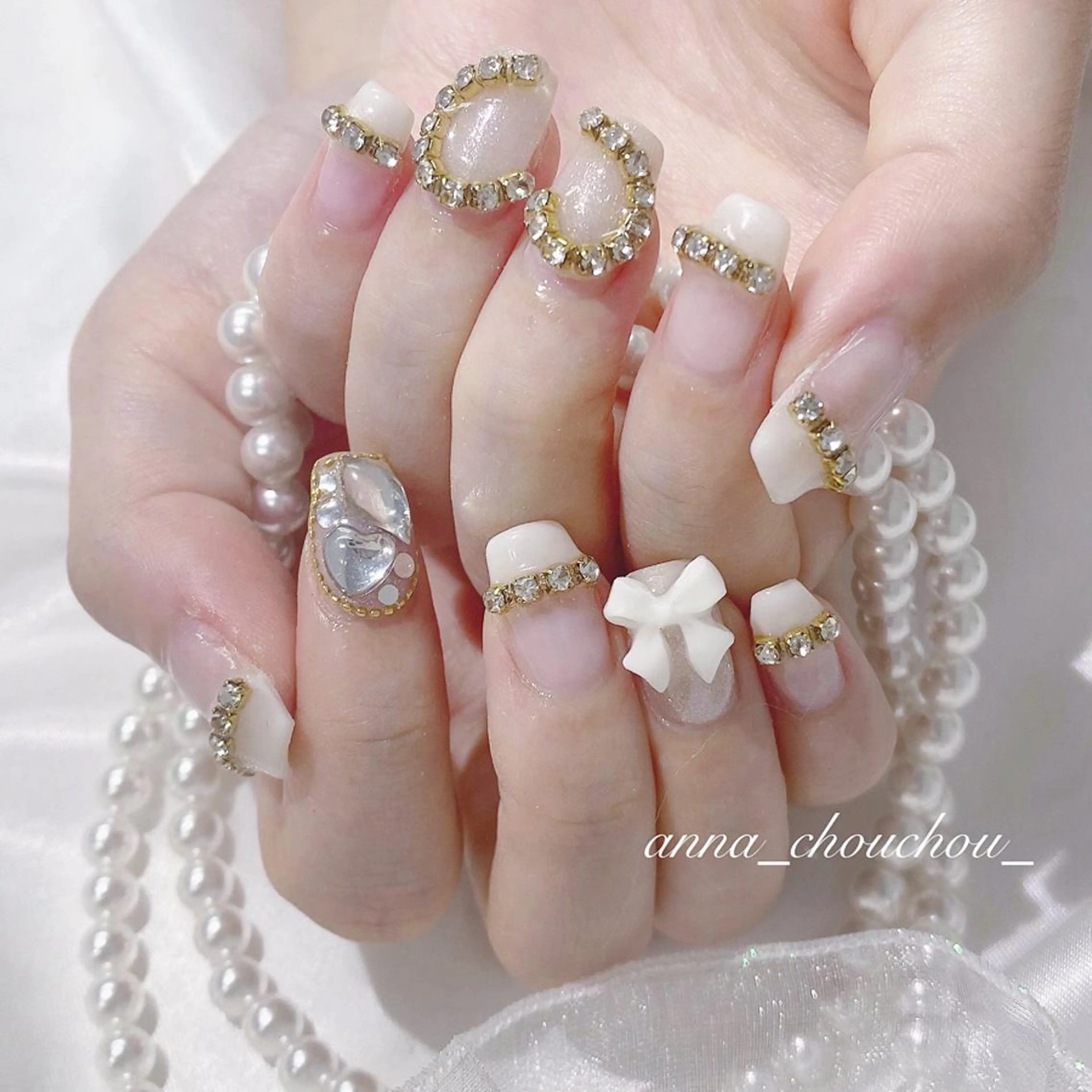ネイル アートネイル ゴールド ホワイト Anna Sano⭐️のネイルデザイン