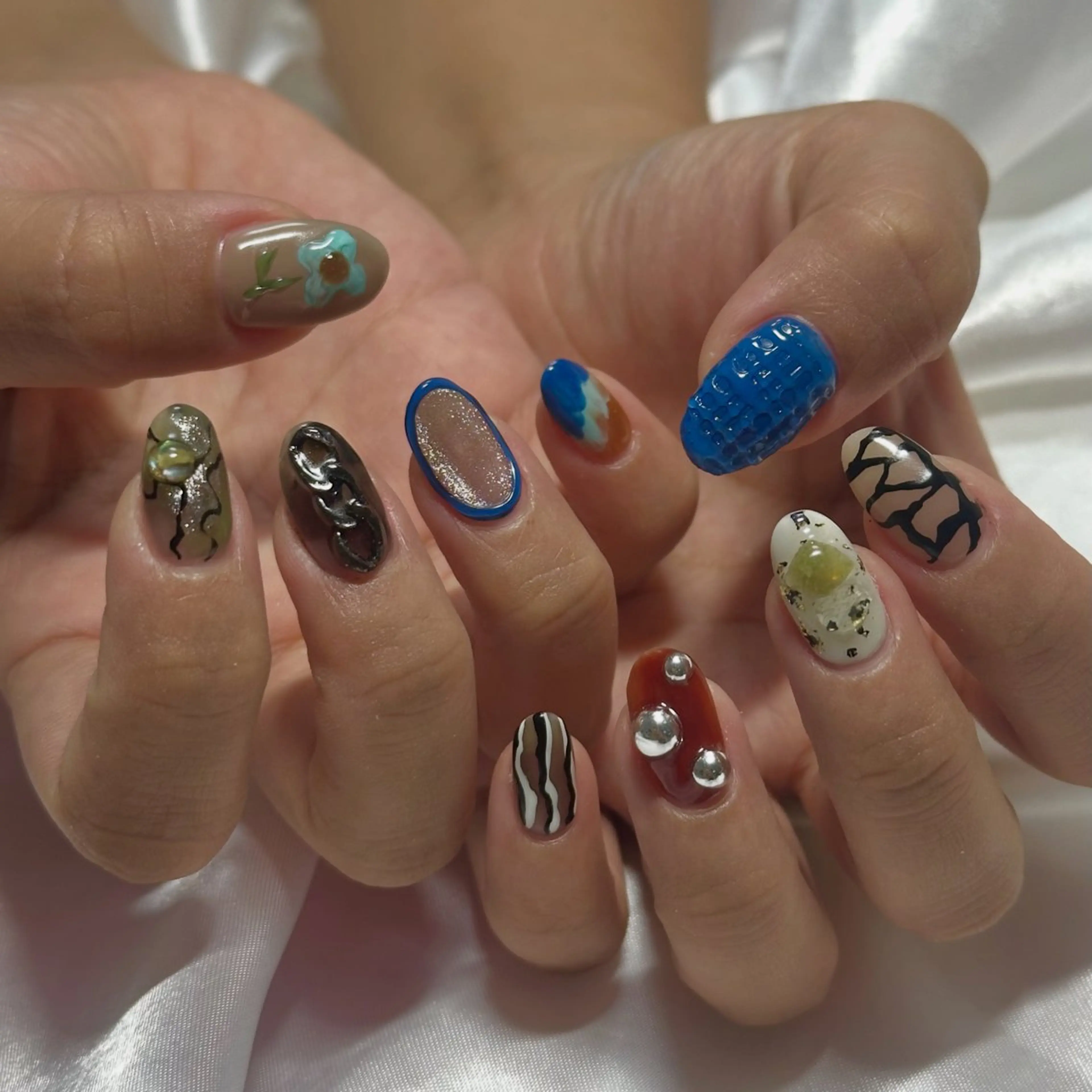 ネイル アートネイル クリアネイル マグネットネイル ニュアンスネイル ぷっくりネイル ハンドネイル 【OKIKA】 らん🦖🌈🧡のマツエク・マツパデザイン