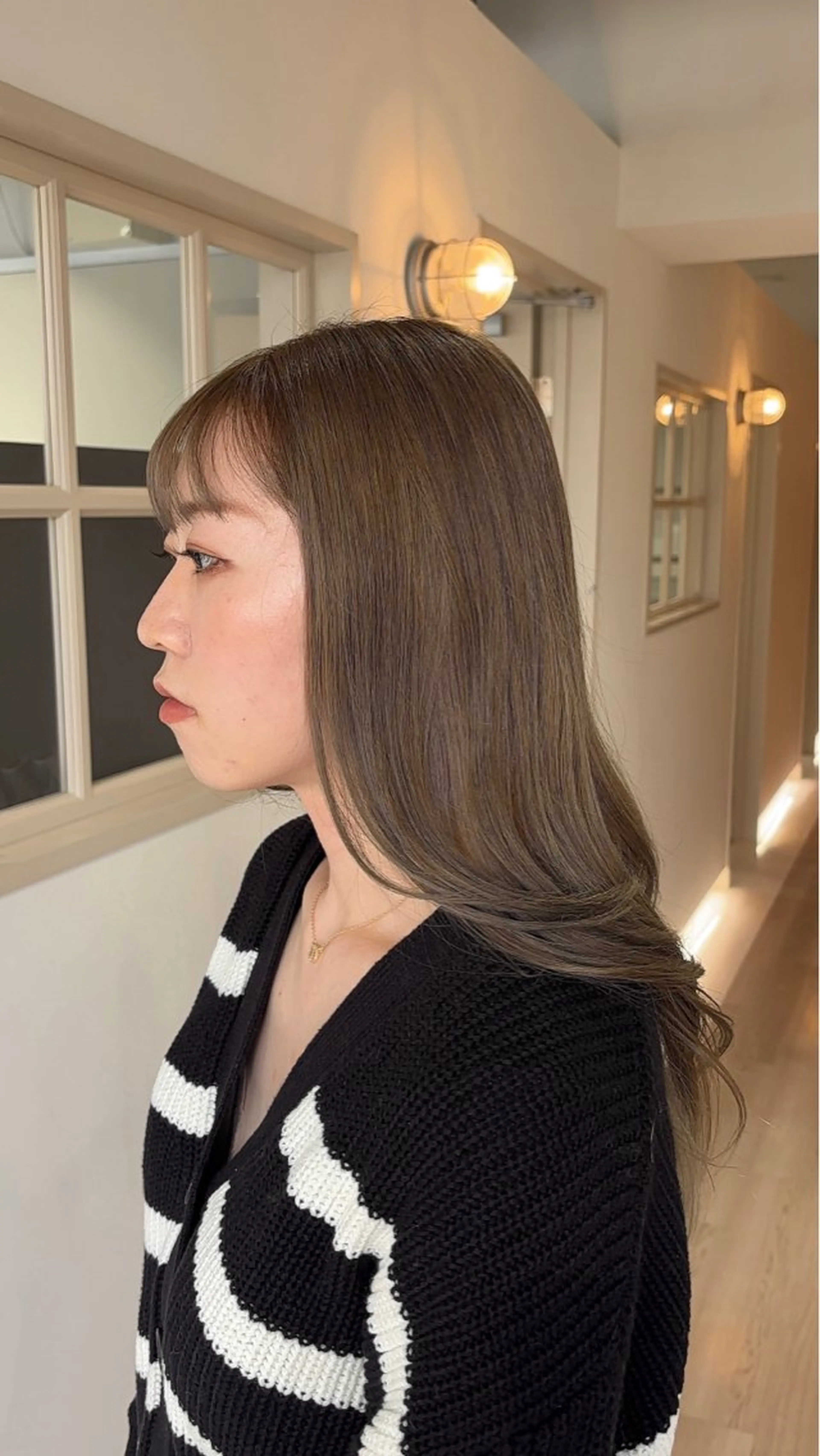 カラー ブリーチ グレージュ ミルクティーグレージュ ヘアカラー 瀬戸 杏珠のヘアスタイル