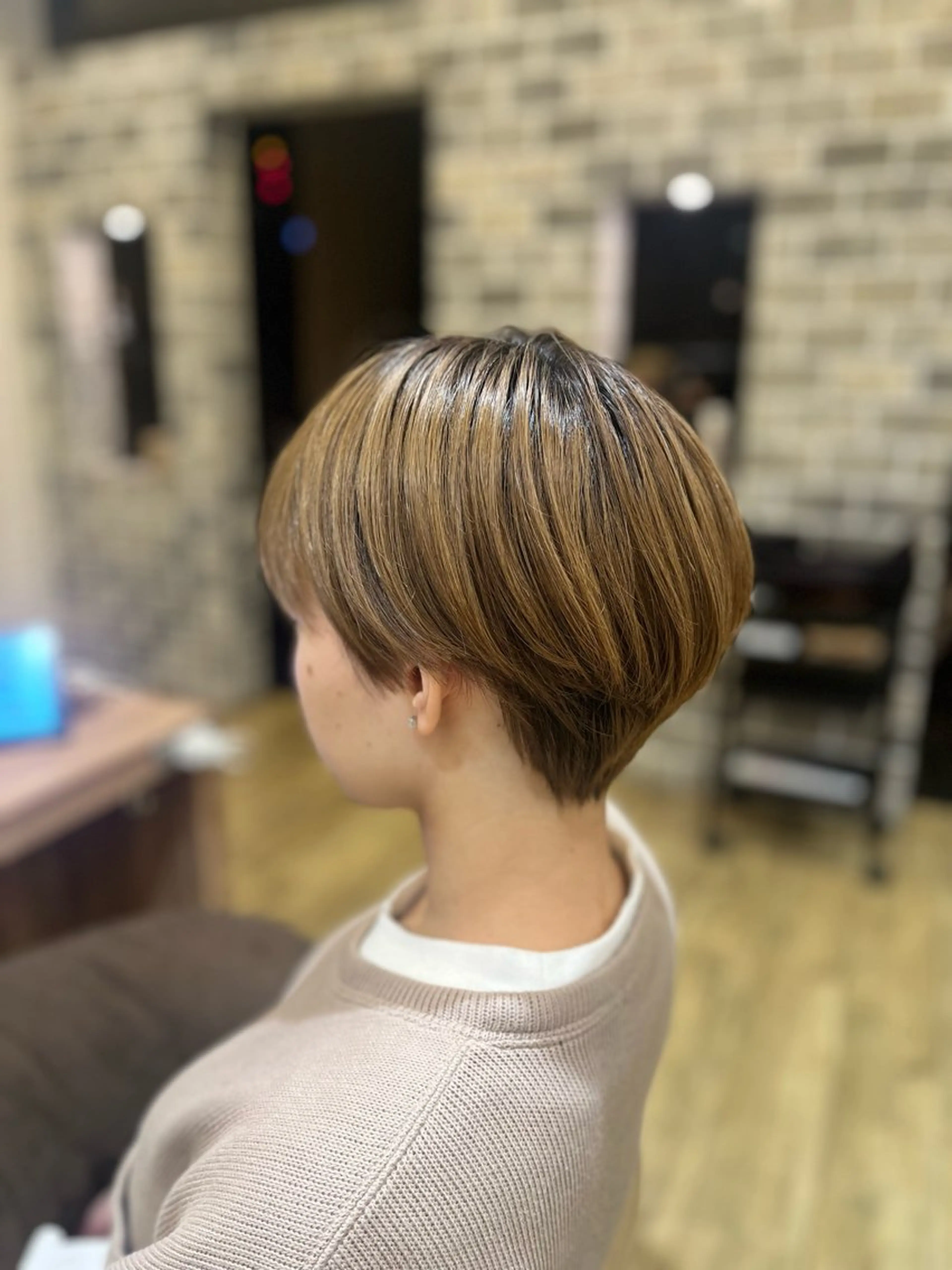 ショート カラー 岩橋 華織のヘアスタイル