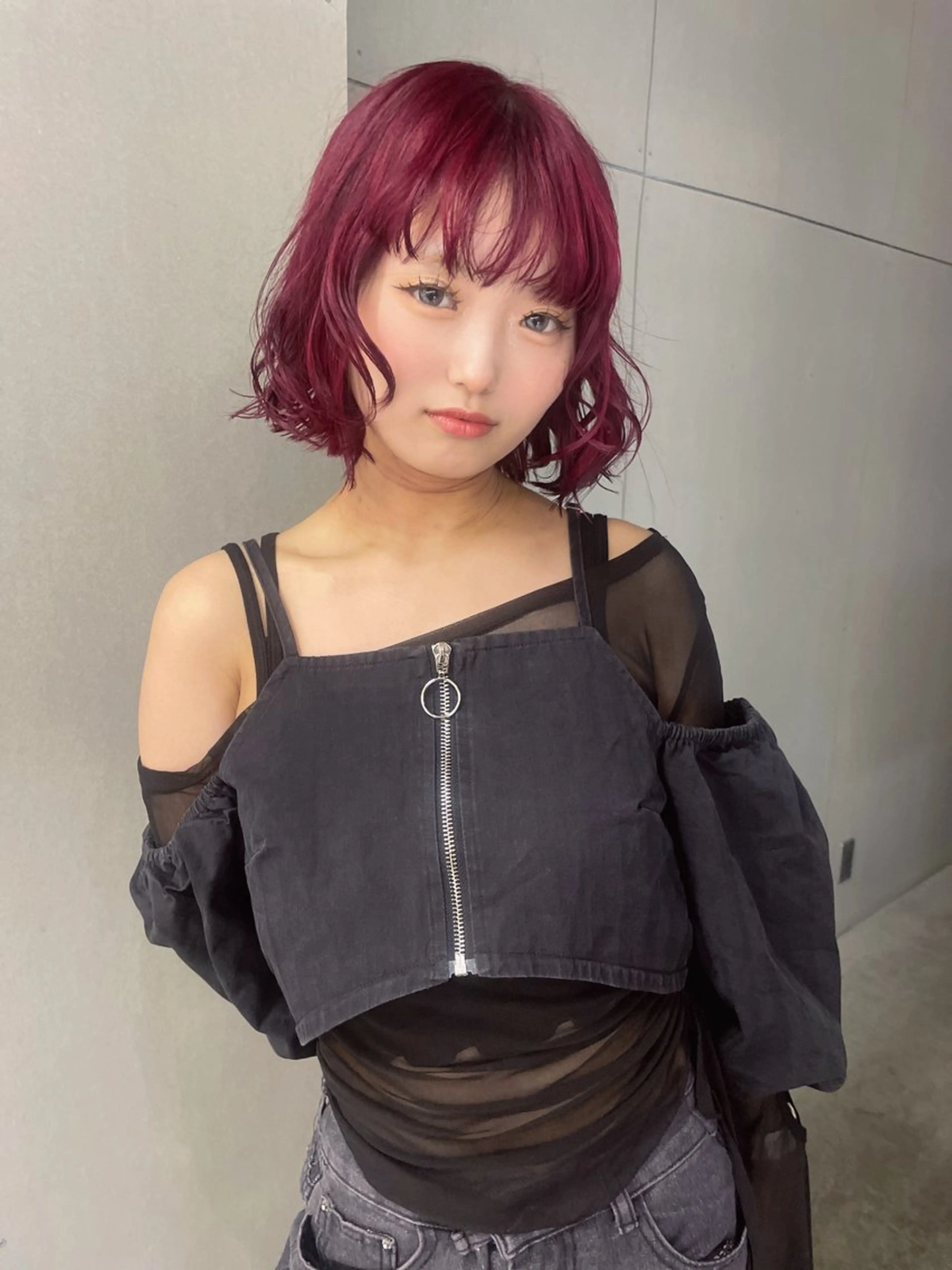 ショート カラー レッドカラー GEM YURI ハイトーンカラーのヘアスタイル