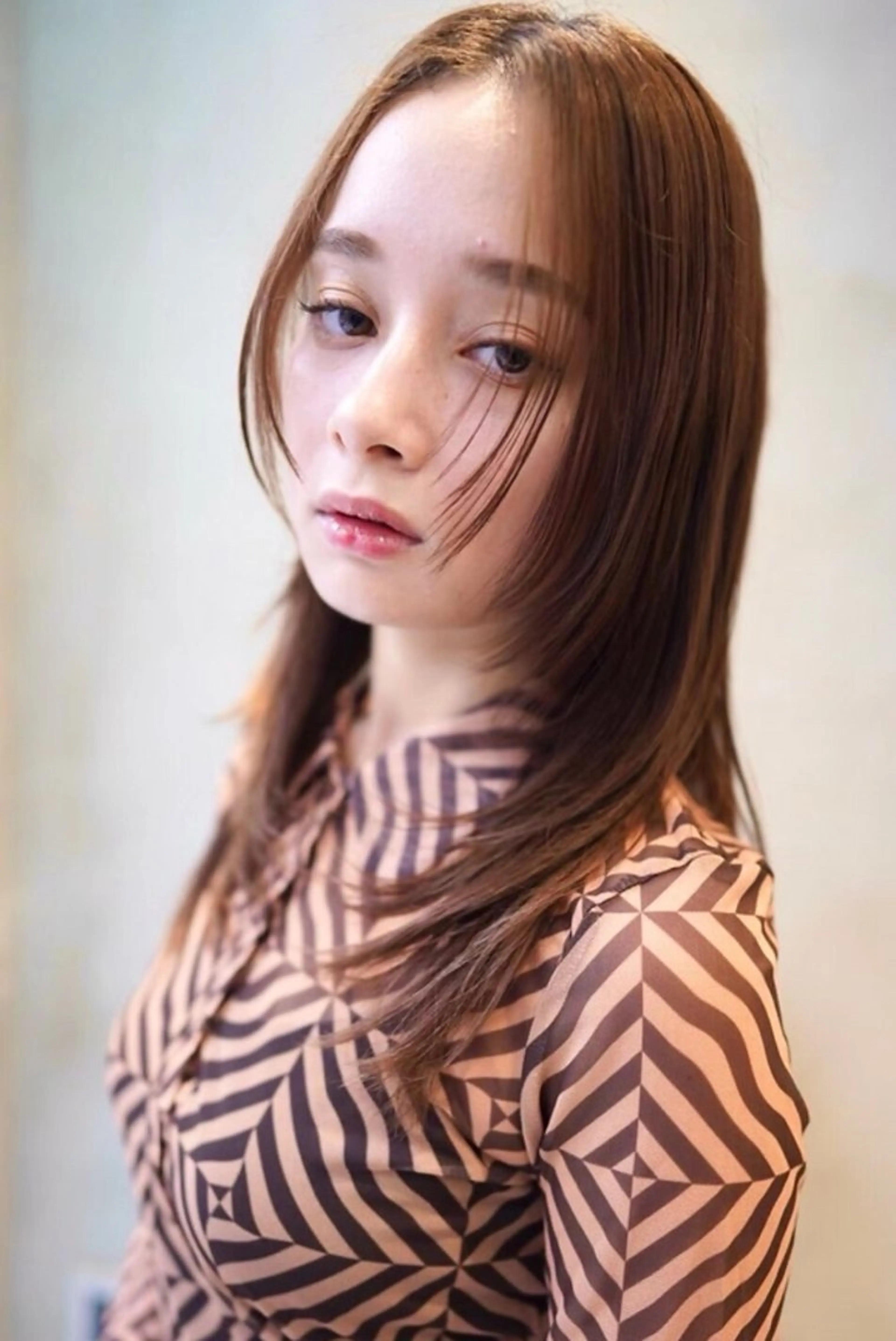 セミロング カラー ヘアカラー ブリーチ/ウルフ/ スパイキーショートのヘアスタイル