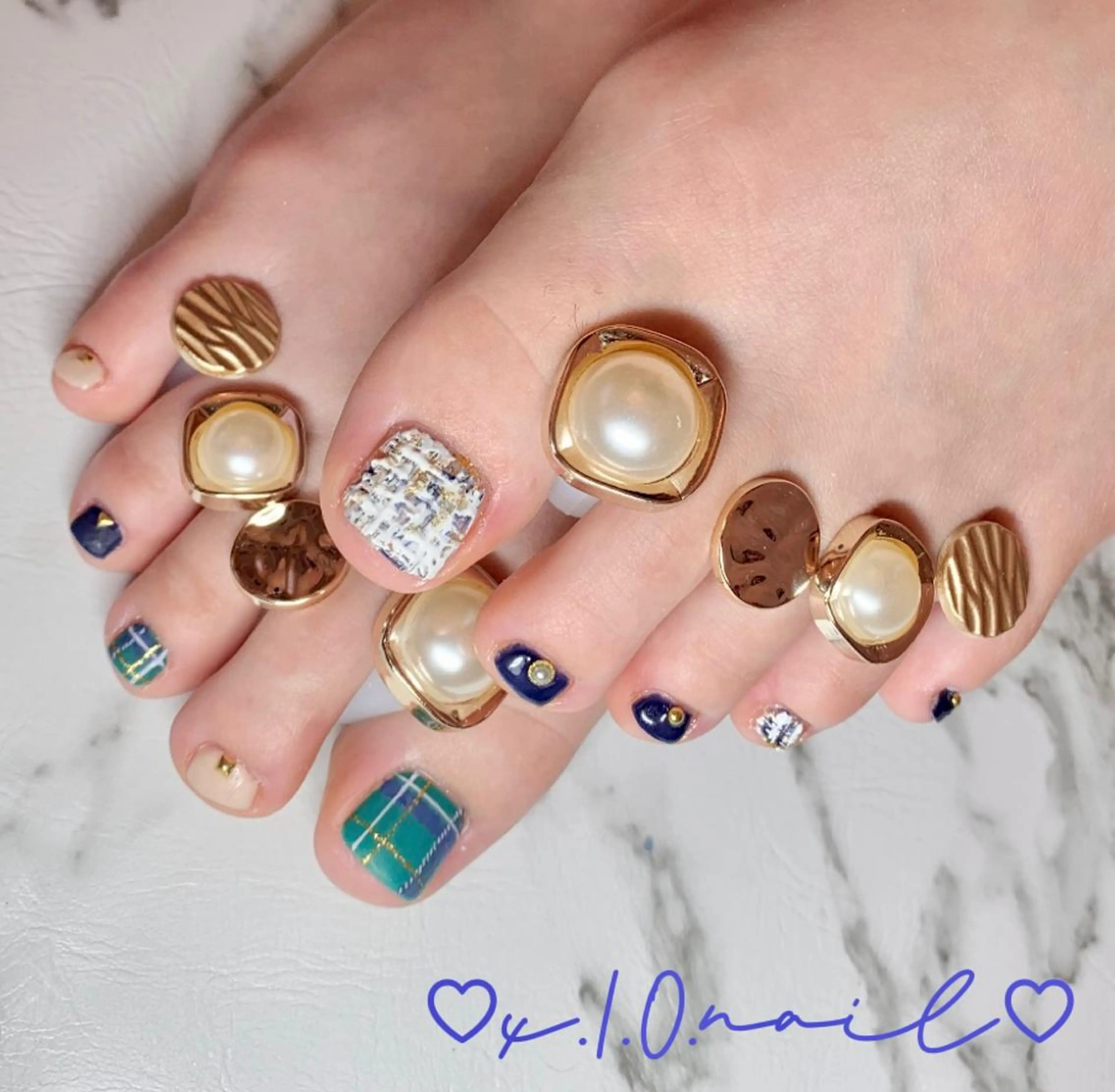 ネイル アニマル柄 アートネイル フットネイル ニュアンスネイル ネイルチップ x.1.0.nail ♡Cのネイルデザイン