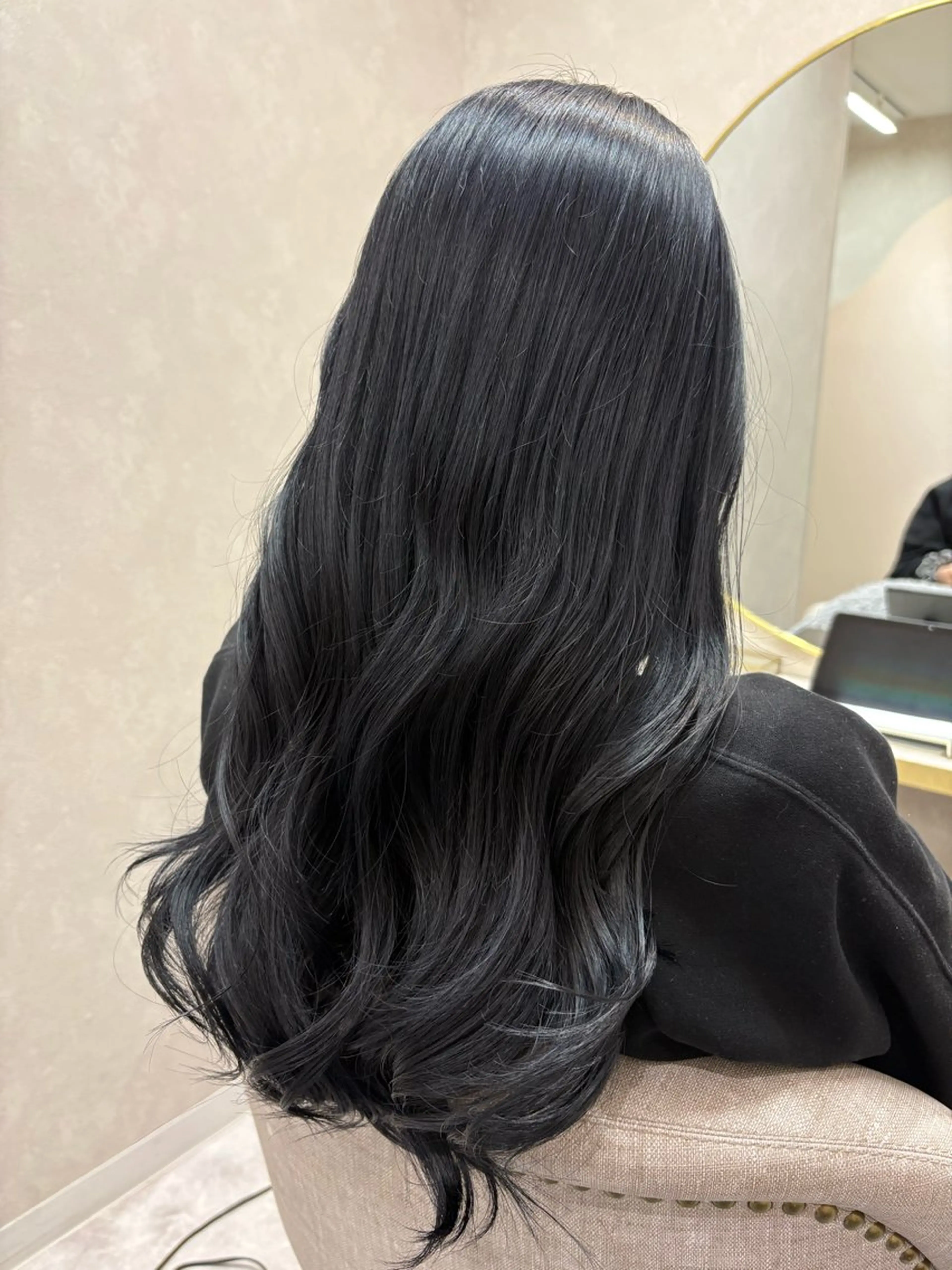 ロング カラー 透明感カラー レイヤーカット ロング クラッチムク　宮本 志乃のヘアスタイル