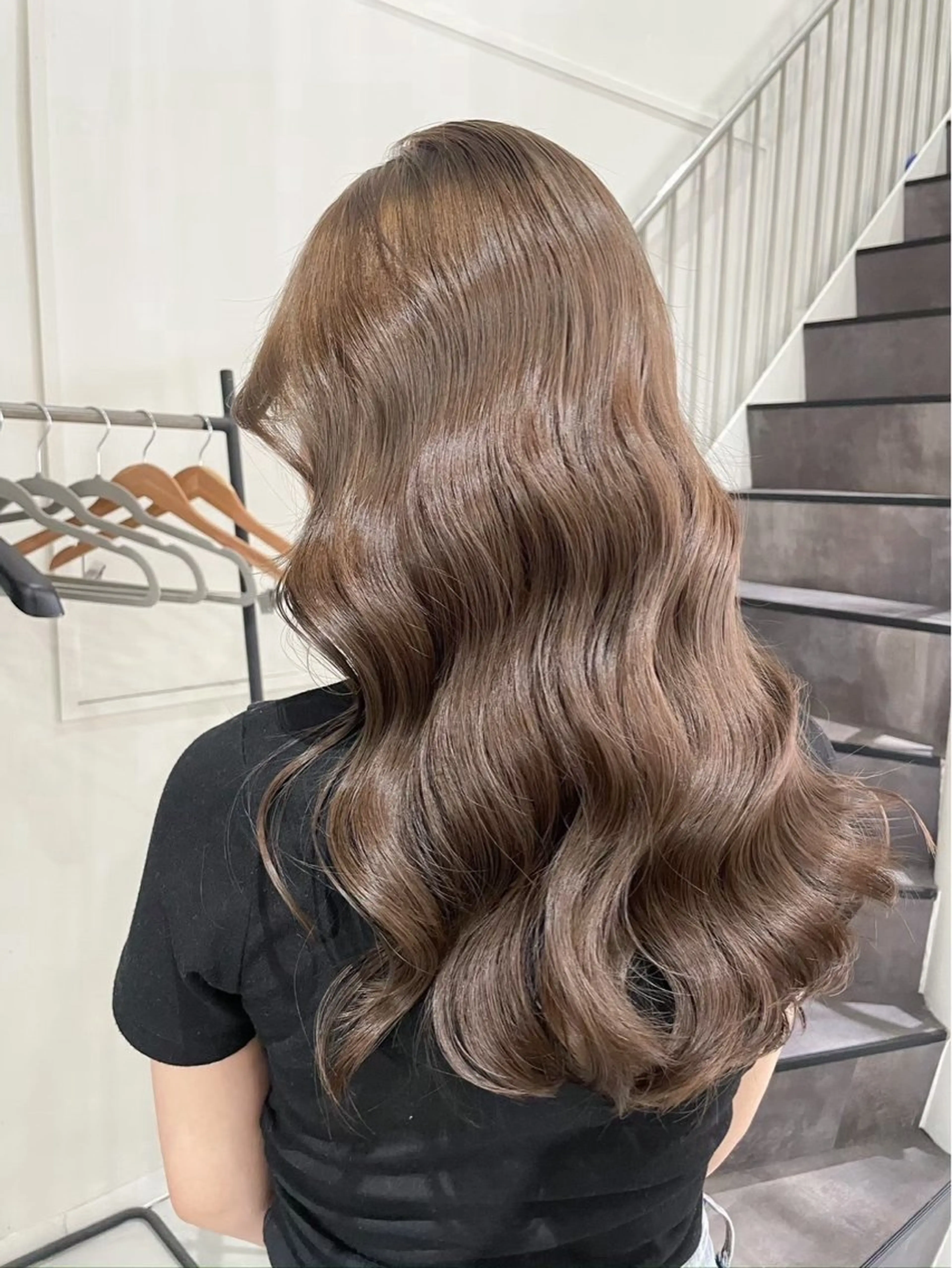 ロング カラー アッシュ ベージュカラー グレージュ ミルクティーベージュ オリーブグレージュ カット ヘアカラー トリートメント Attrait .のヘアスタイル