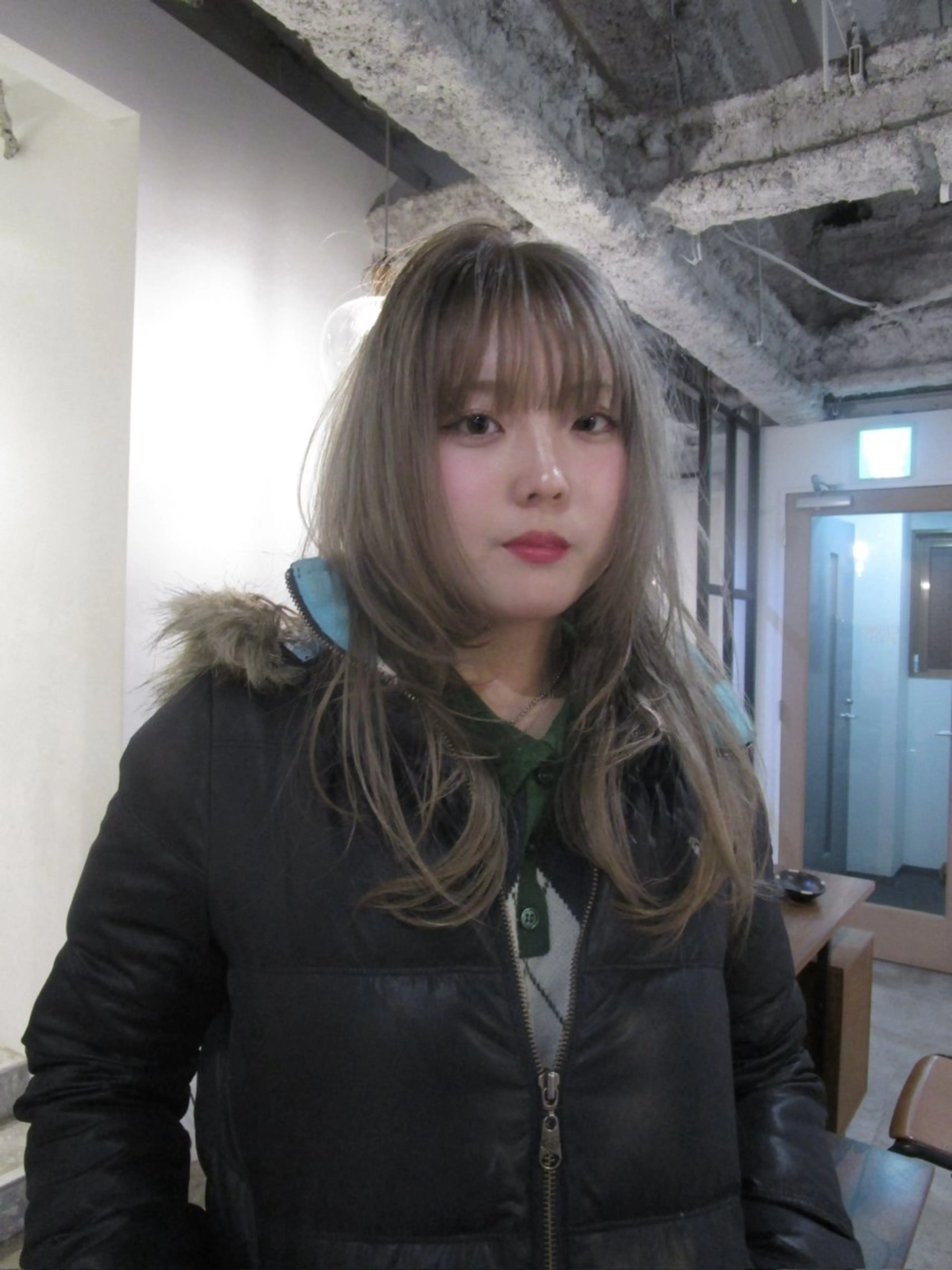 ロング カラー ブリーチ グレージュ オリーブグレージュ オリーブグレー レイヤーカット カット ヘアカラー yu maのヘアスタイル