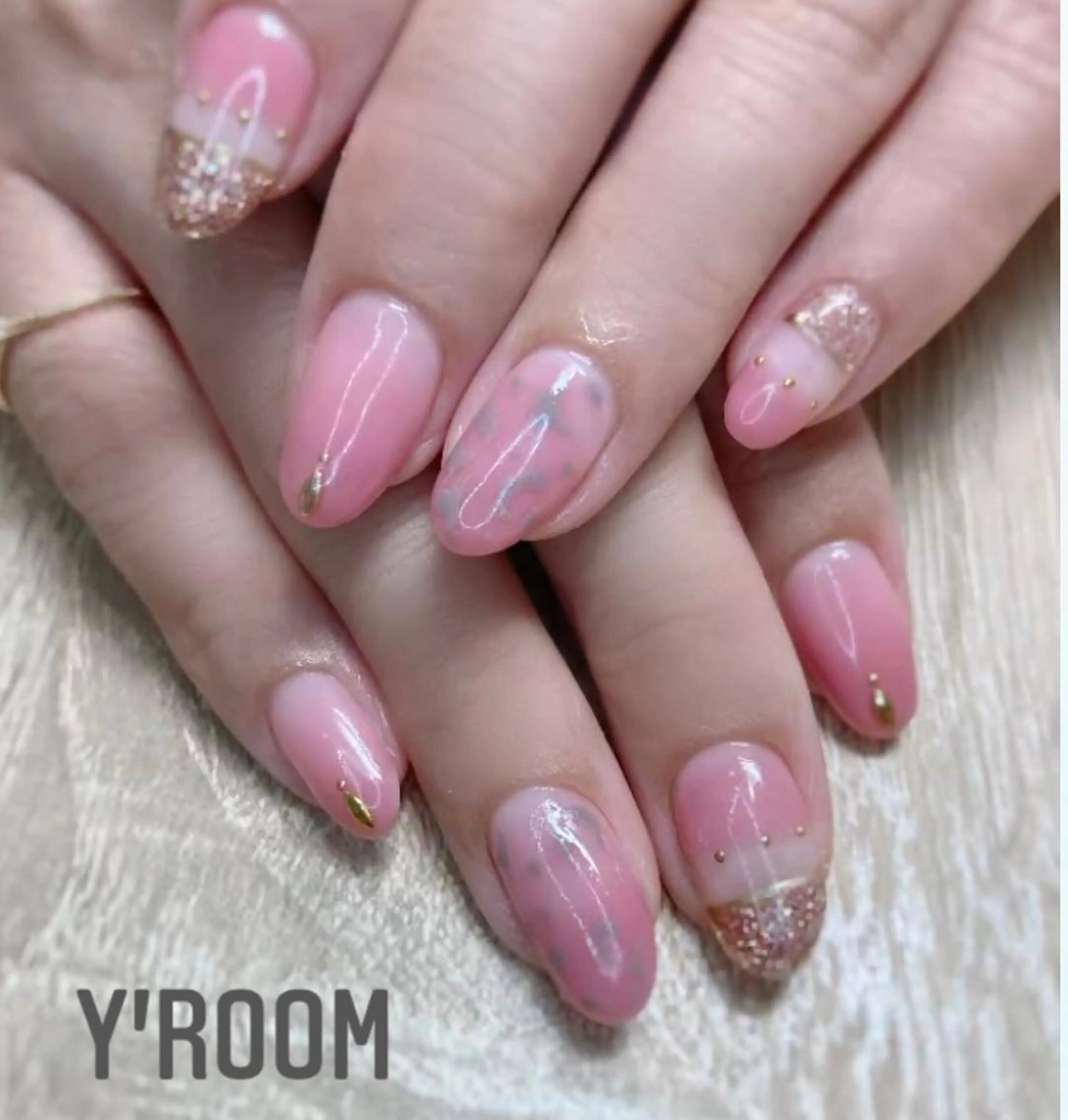 ネイル オーロラネイル フラッシュネイル フットネイル ジェルネイル 氷ネイル・うるうるネイル ハンドネイル YUKA （ネイリスト）のネイルデザイン