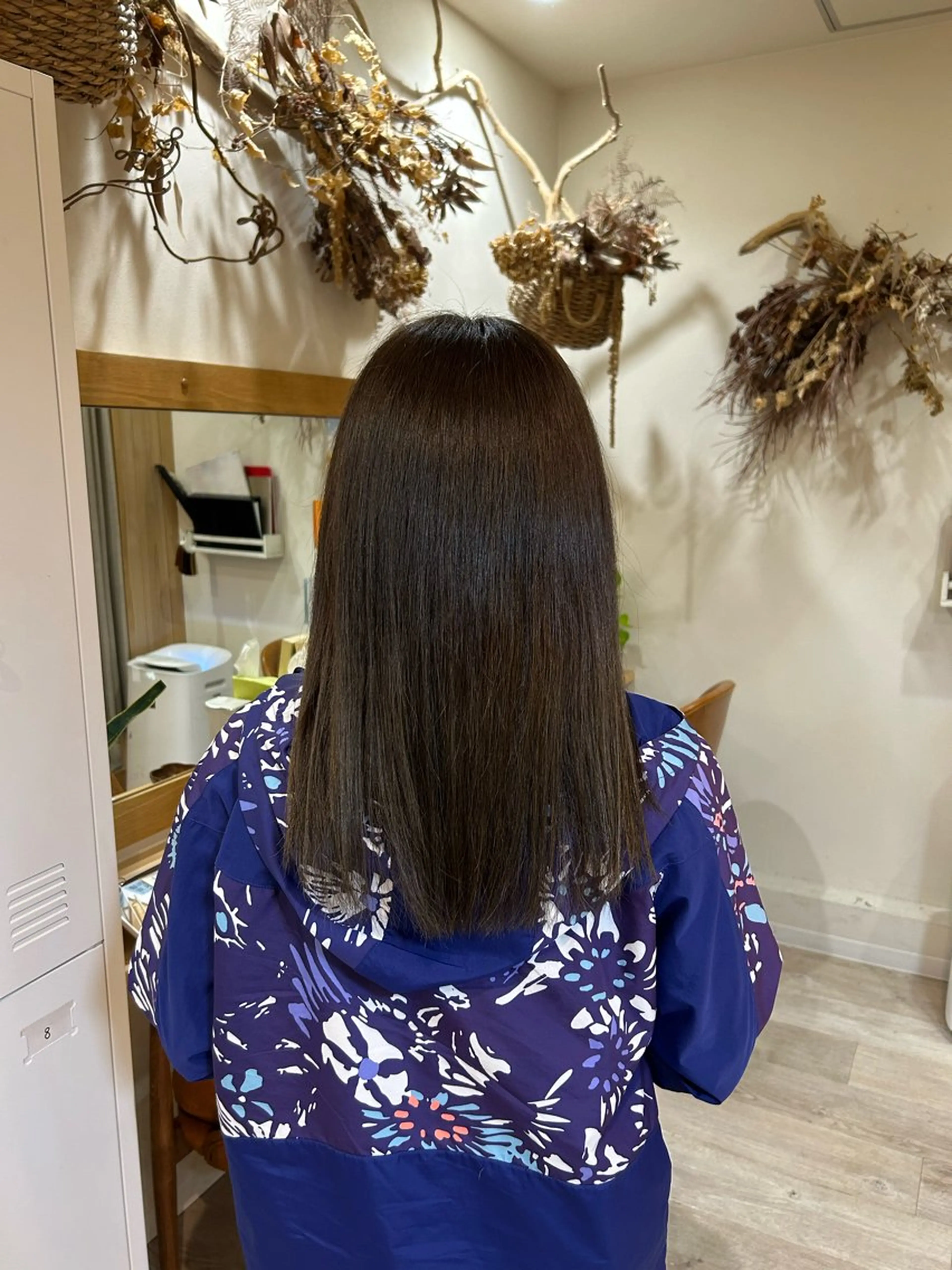 カラー ブラウンカラー オリーブブラウン ヘアカラー トリートメント 白川 惺佳のヘアスタイル