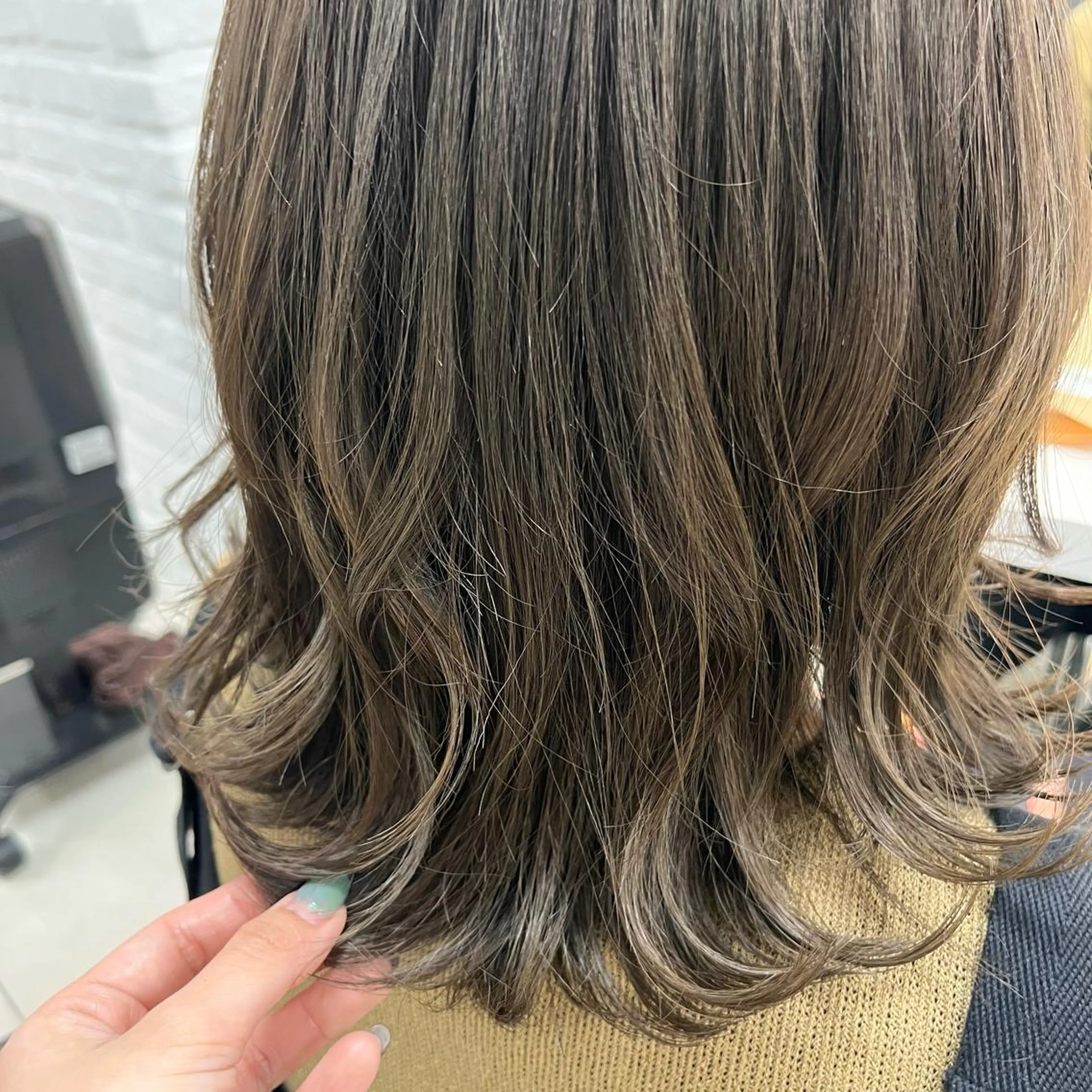 ミディアム カラー グレージュ オリーブグレージュ オリーブグレー レイヤーカット 外ハネヘア カット ヘアカラー トリートメント 【メンズ縮毛矯正/ Ryoka】のヘアスタイル