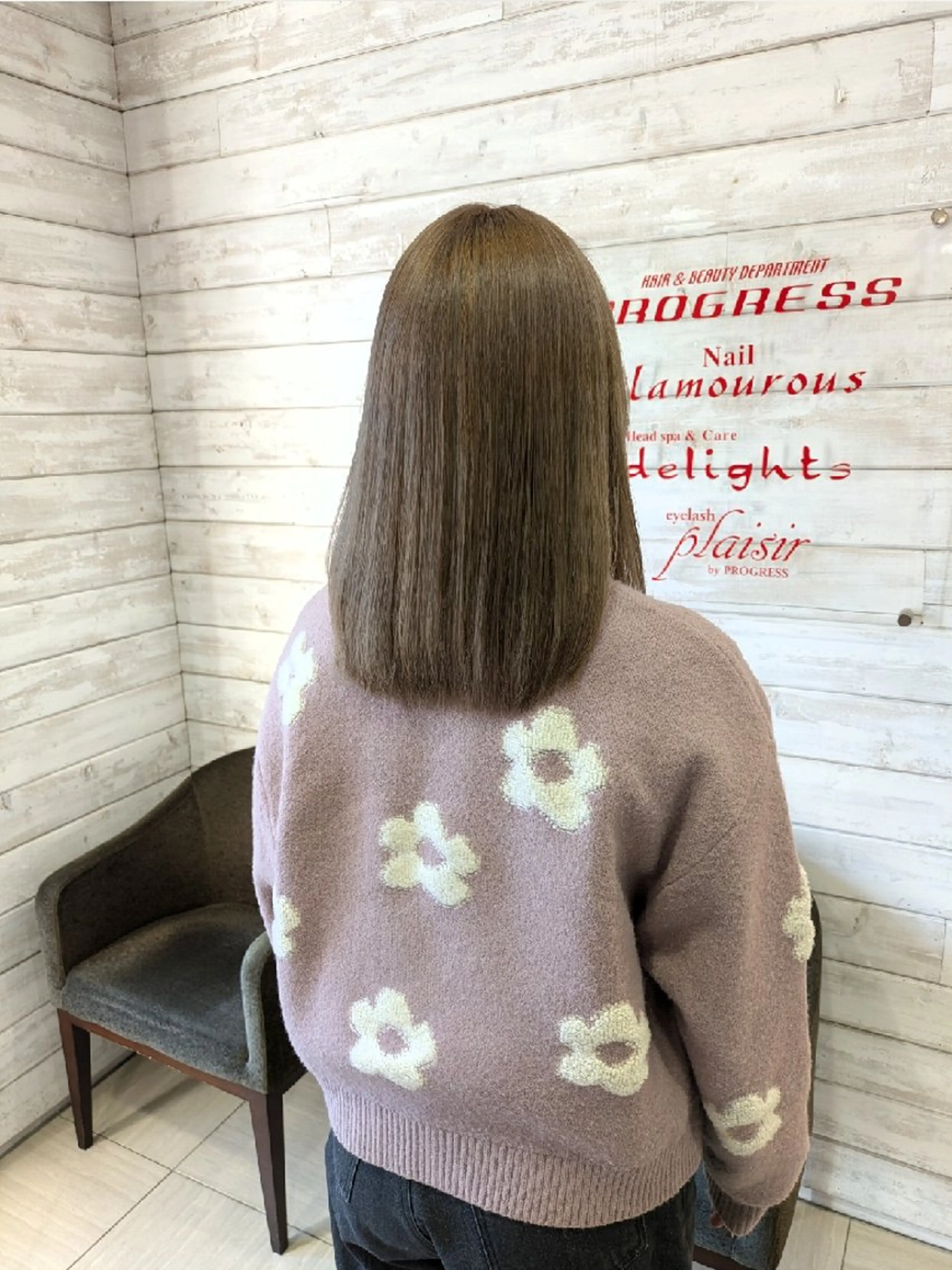 セミロング Yoko ブリーチカラーのヘアスタイル