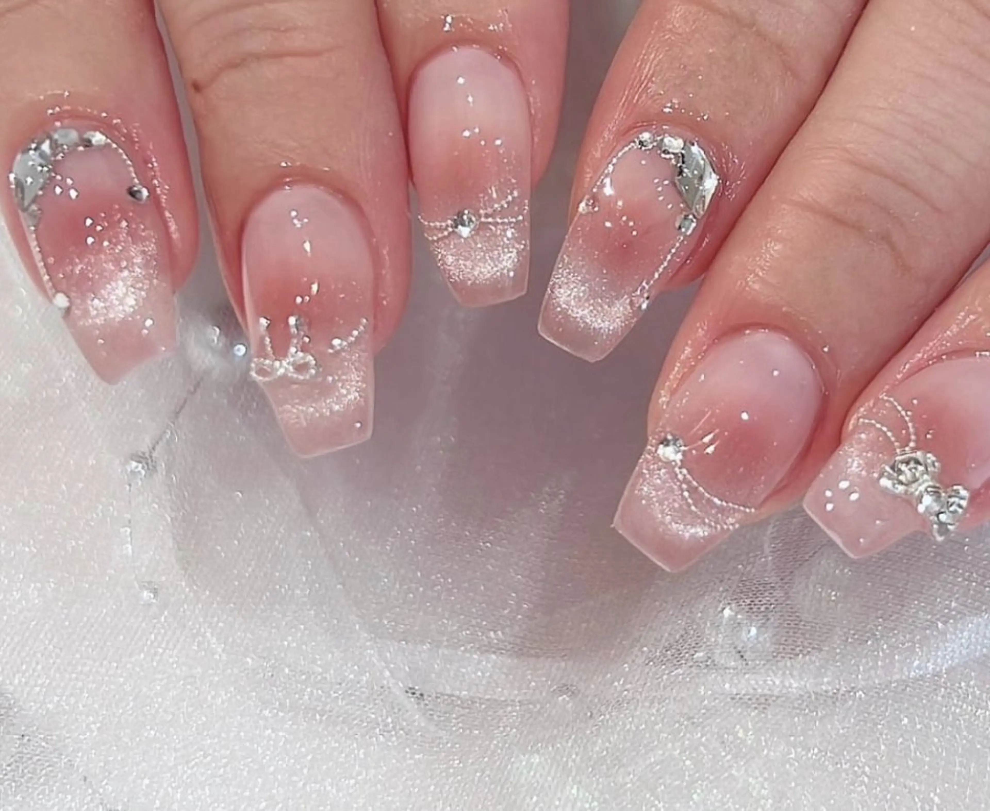 ネイル チークネイル マグネットネイル 持ち込み ハンドネイル JISOO ANA.CHUOのネイルデザイン