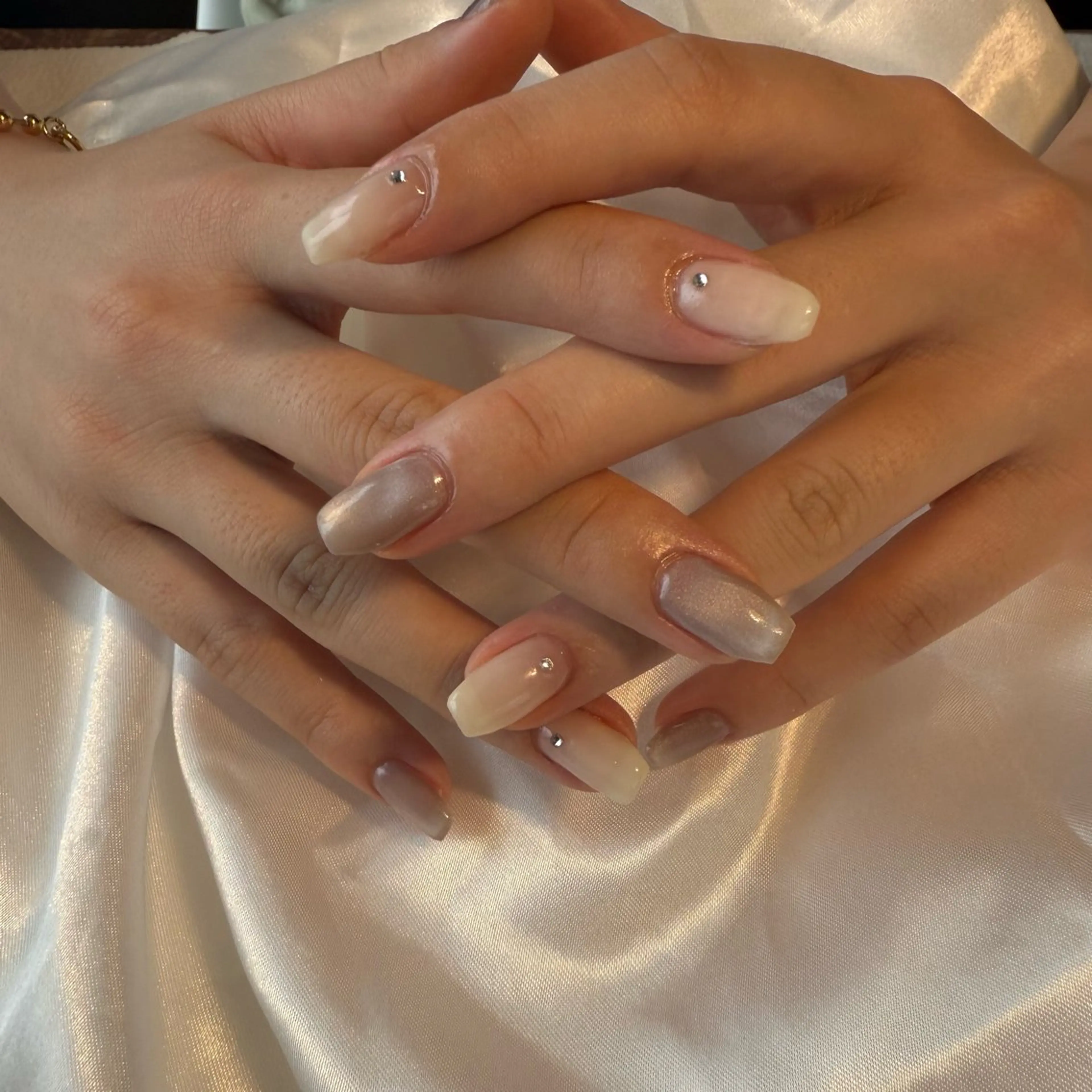 ネイル 氷ネイル・うるうるネイル マグネットネイル ホワイト bylily yuriのネイルデザイン