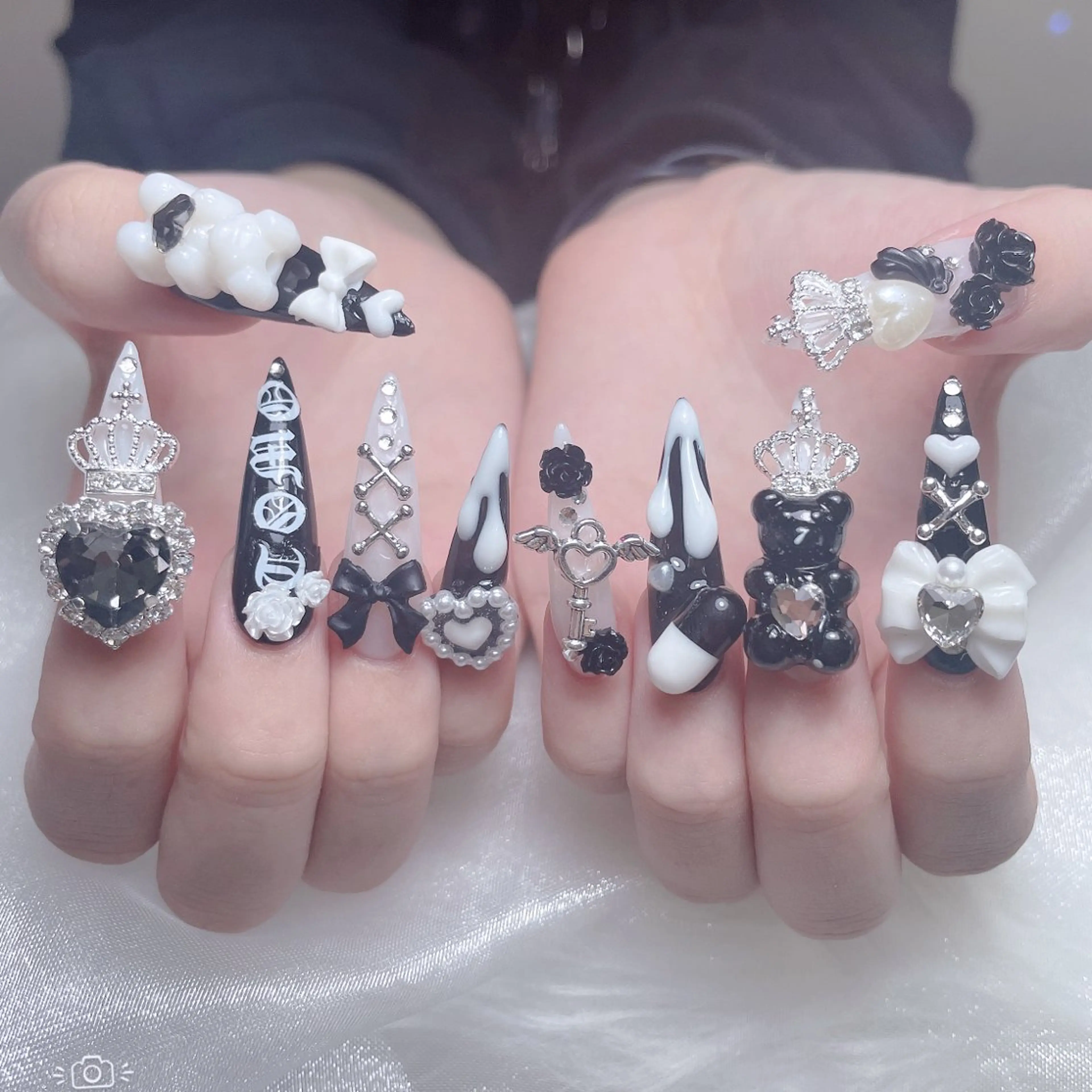 ネイル 成人式 ロングネイル マグネットネイル 大理石ネイル(マーブル) リボン ハンドネイル MoMoA Nail ネイル長さ出し専門店のネイルデザイン