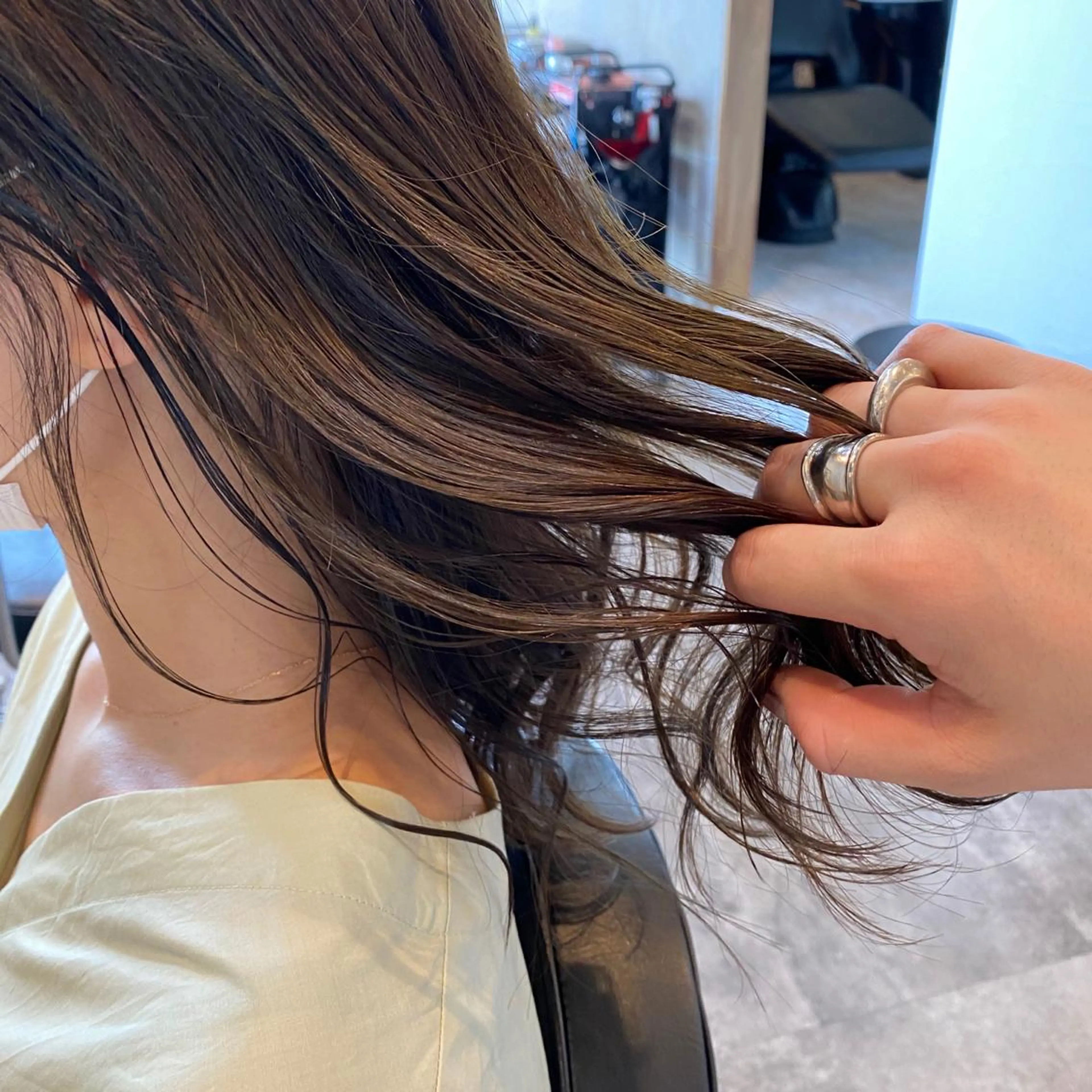 ミディアム 今井 悠菜のヘアスタイル