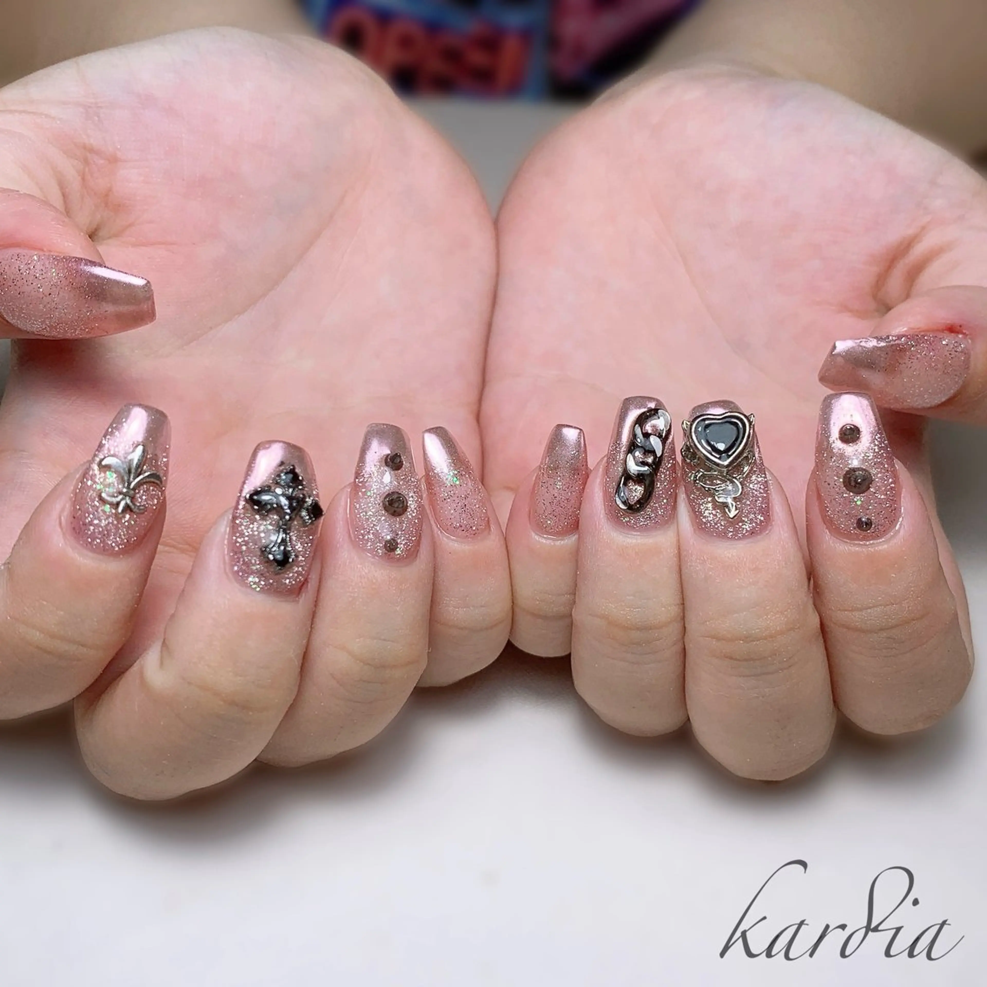 ネイル καρδιά -ｶﾙﾃﾞｨｱ-のネイルデザイン