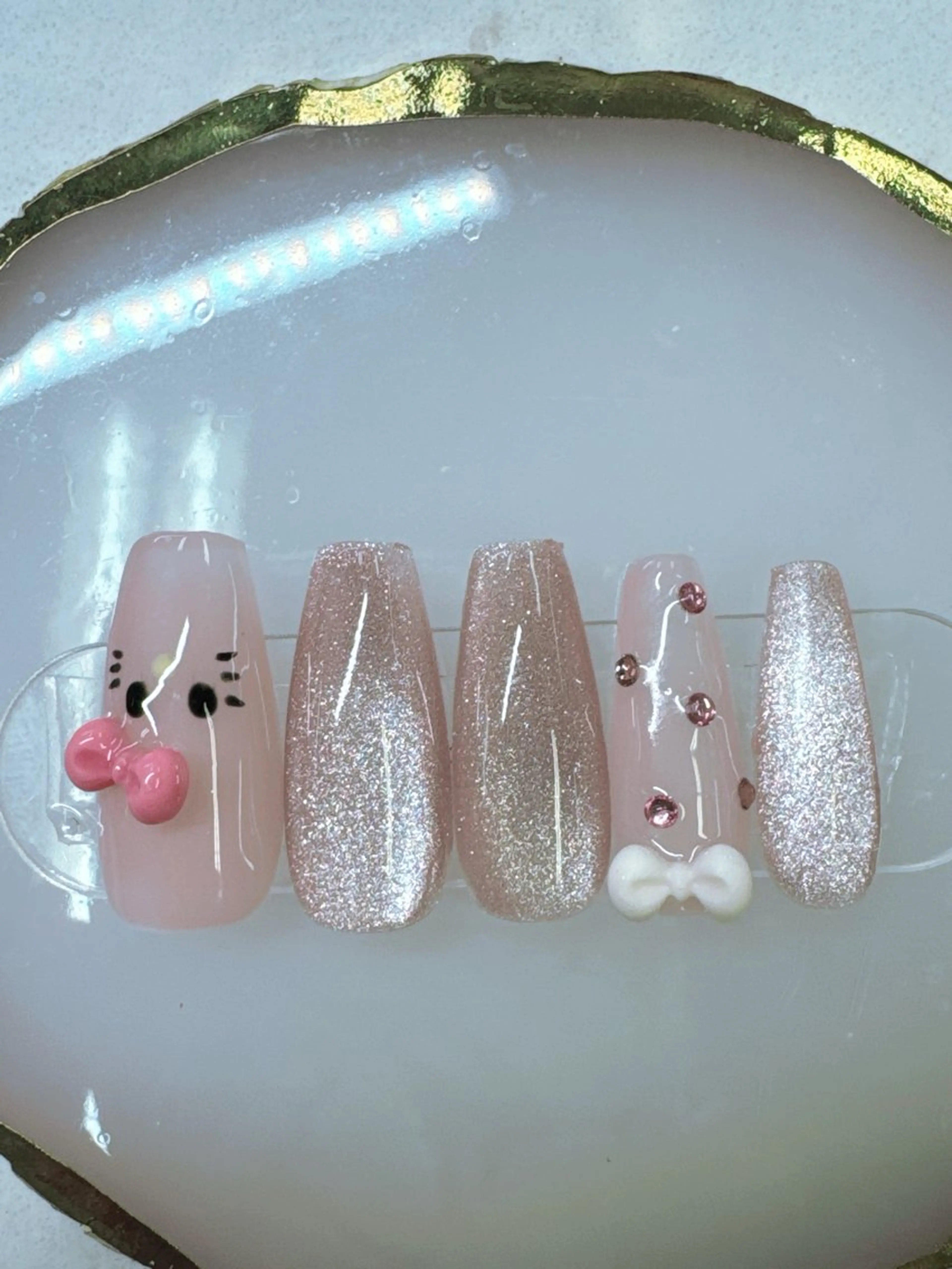 ネイル アートネイル ボルドー チークネイル ドット フレンチネイル Queeens nailのネイルデザイン