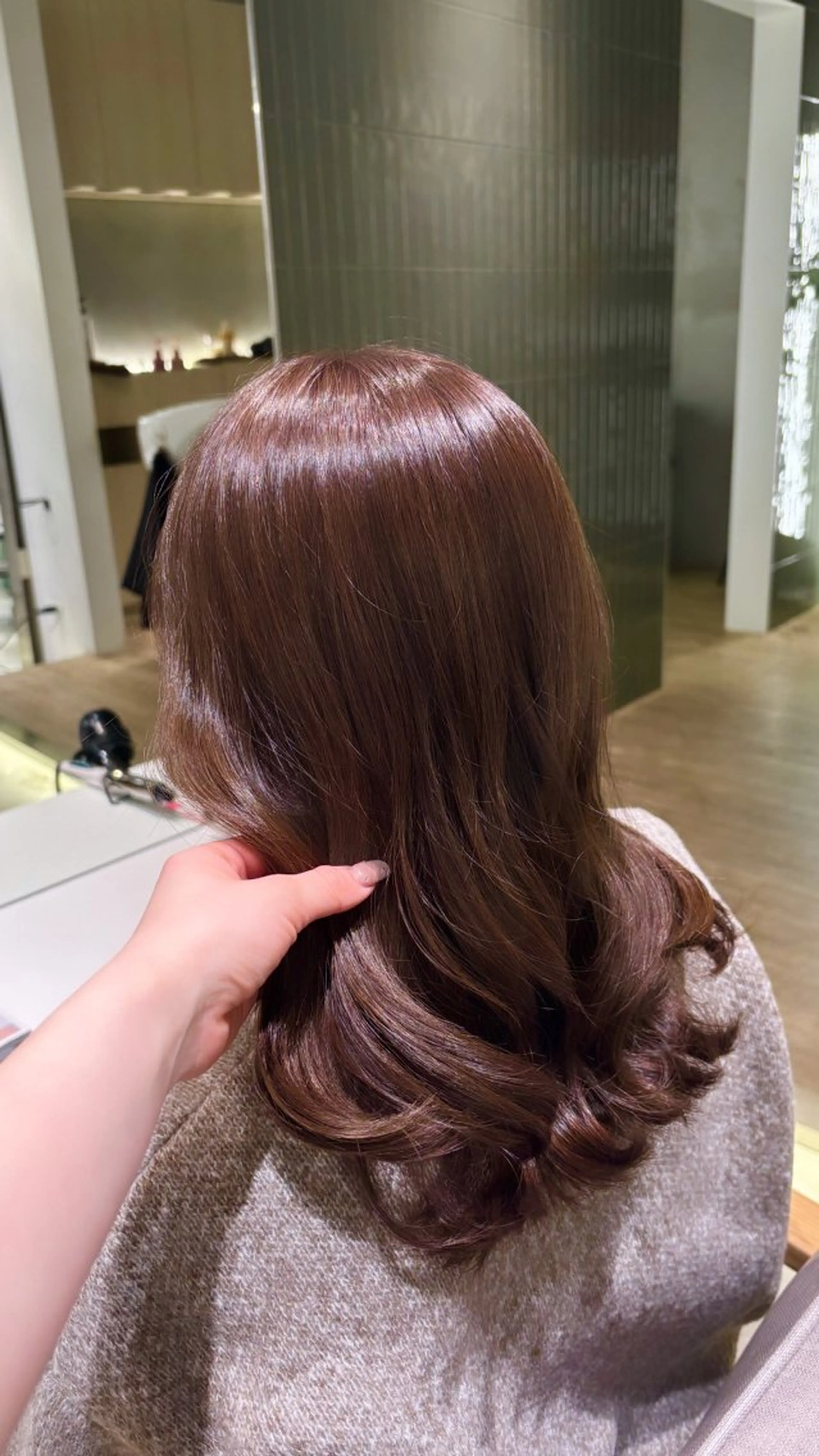 セミロング カラー ブラウンカラー マロンブラウン ヘアカラー 川口 琴音のヘアスタイル