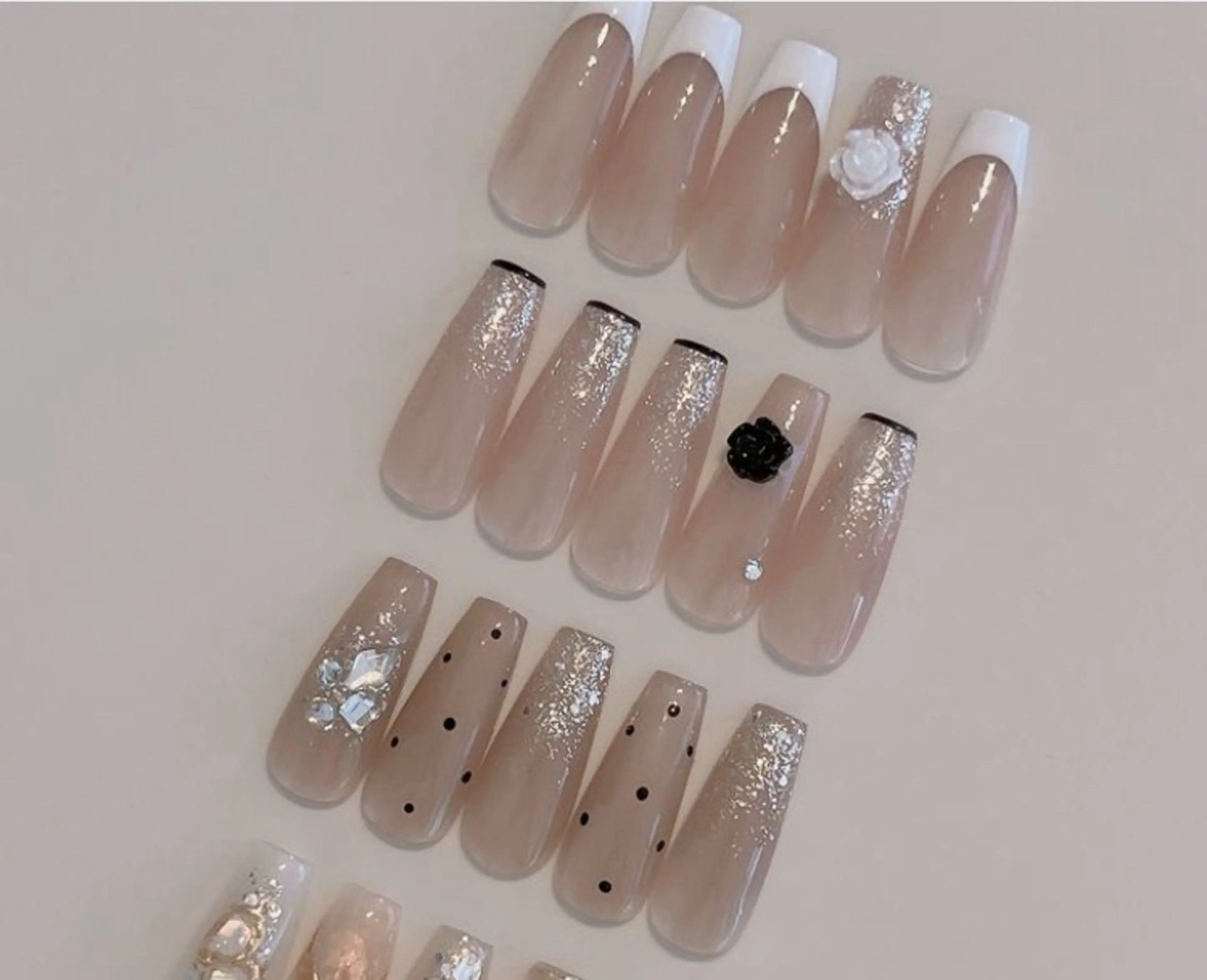 ネイル Montrésor 名古屋ネイルサロンのネイルデザイン