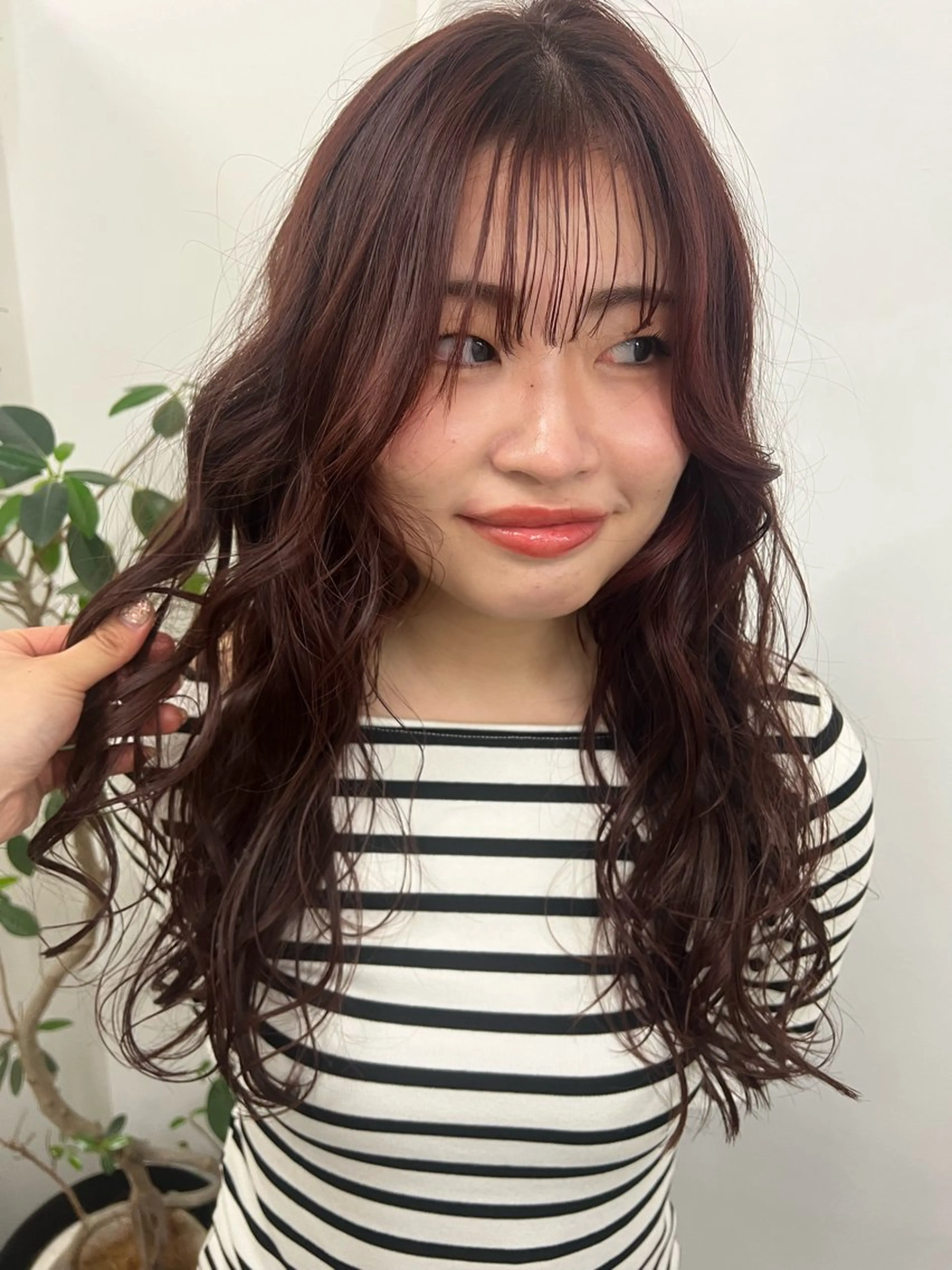 ロング カラー ボルドーカラー カット ヘアカラー 赤瀬川 希咲のヘアスタイル