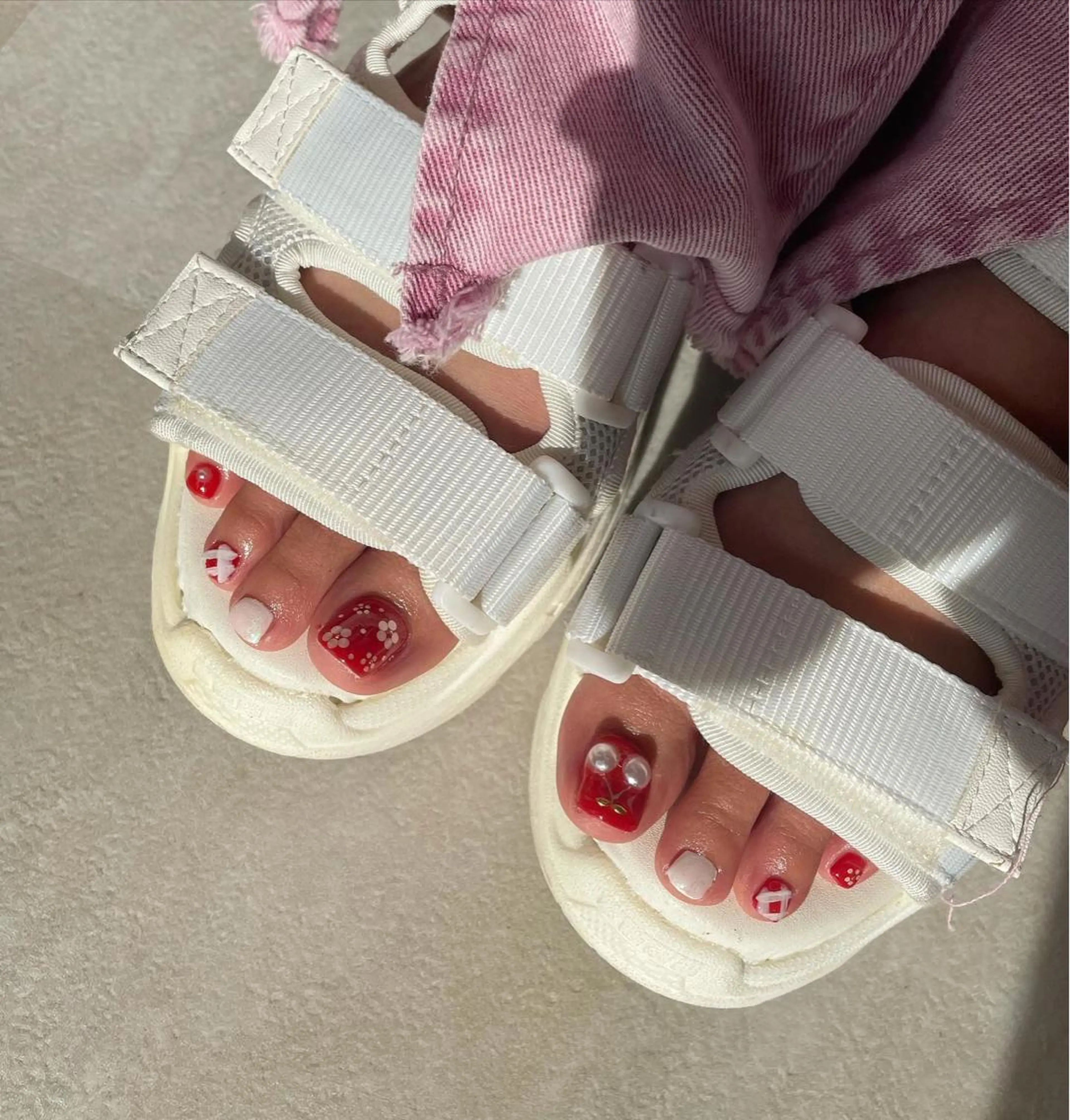 ネイル フットネイル ガーリー ハンドネイル フットネイル chai大阪上本町 sayakaのネイルデザイン