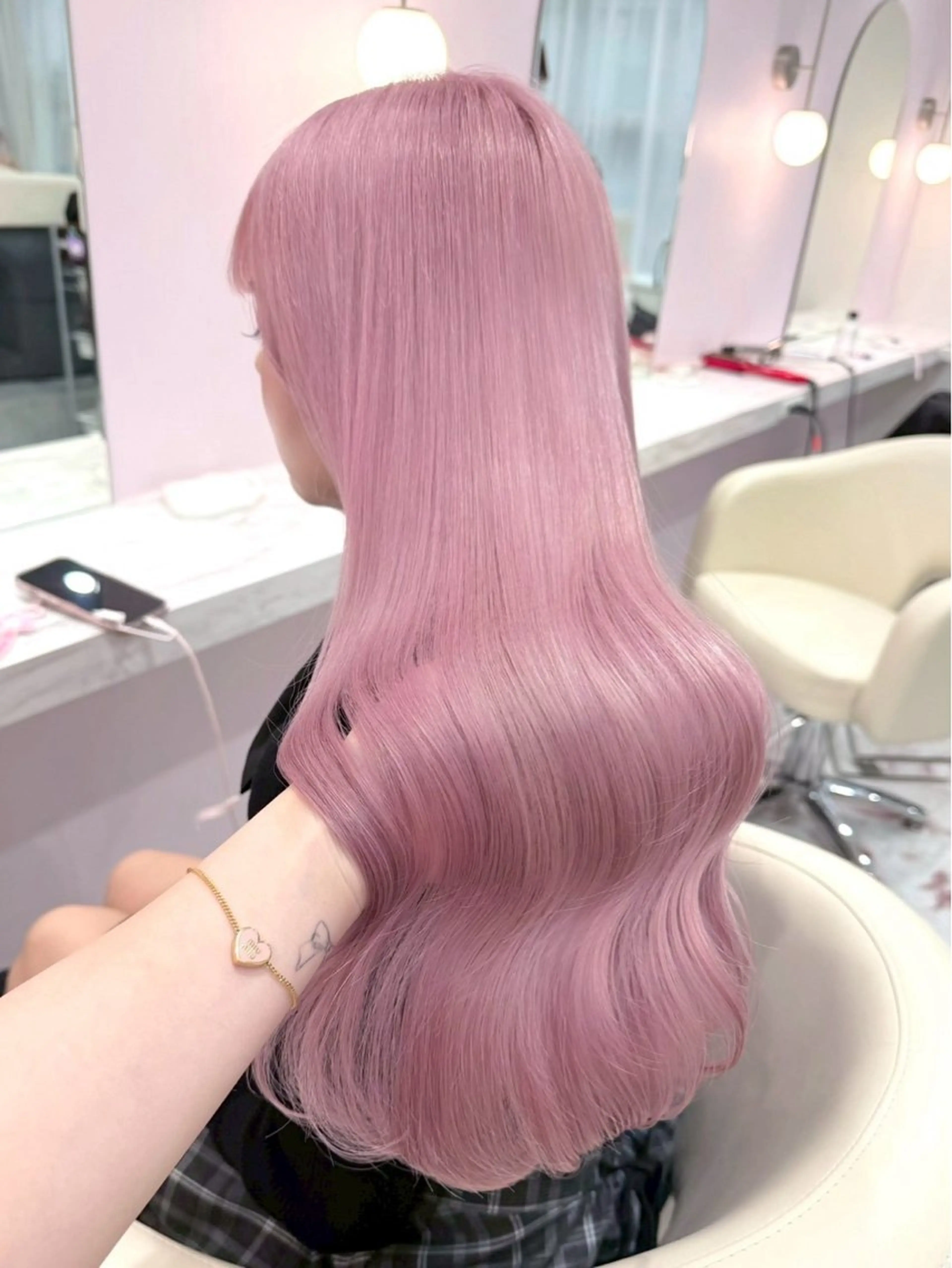 ロング カラー ブリーチ 透明感カラー ハイトーンカラー ラベンダーカラー ラベンダーピンク ヘアカラー ハイトーンカラー💞 くるみ🎀のヘアスタイル
