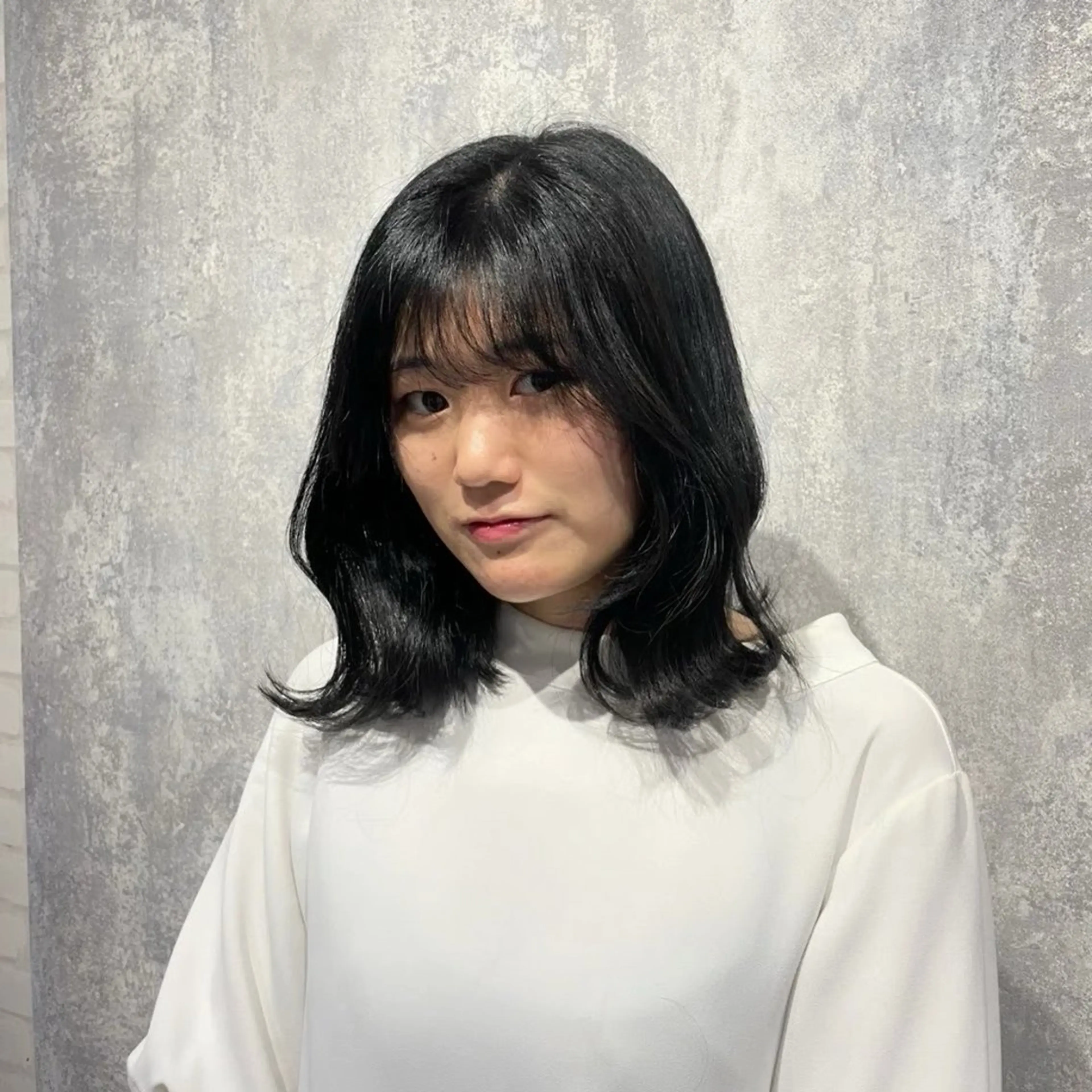 ミディアム カラー りほ/顔周りカット/ レイヤーカットのヘアスタイル