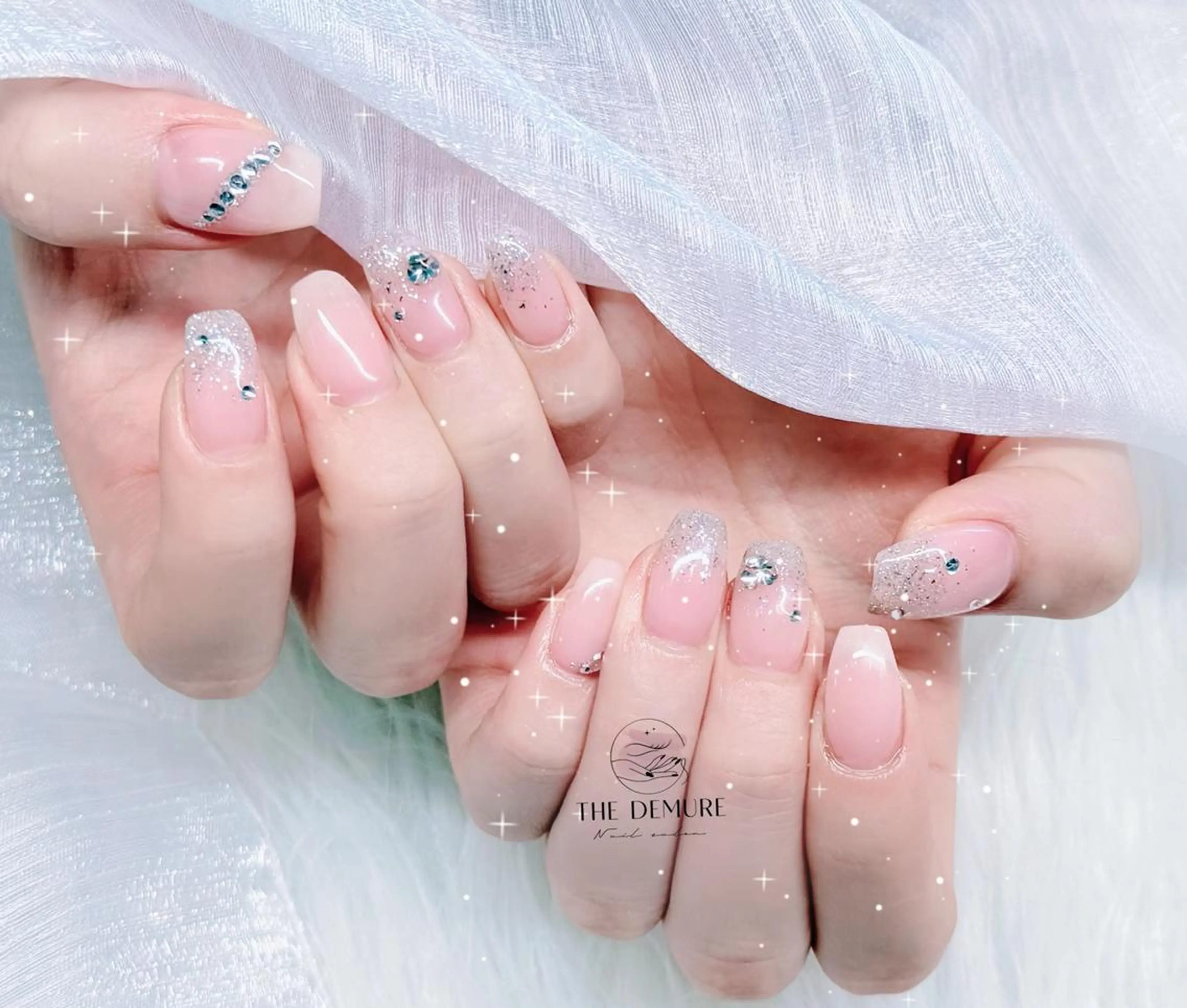ネイル アートネイル フットネイル 韓国ネイル マグネットネイル オフィスネイル ハンドネイル ハンドケア Demure Amy 銀座店のネイルデザイン