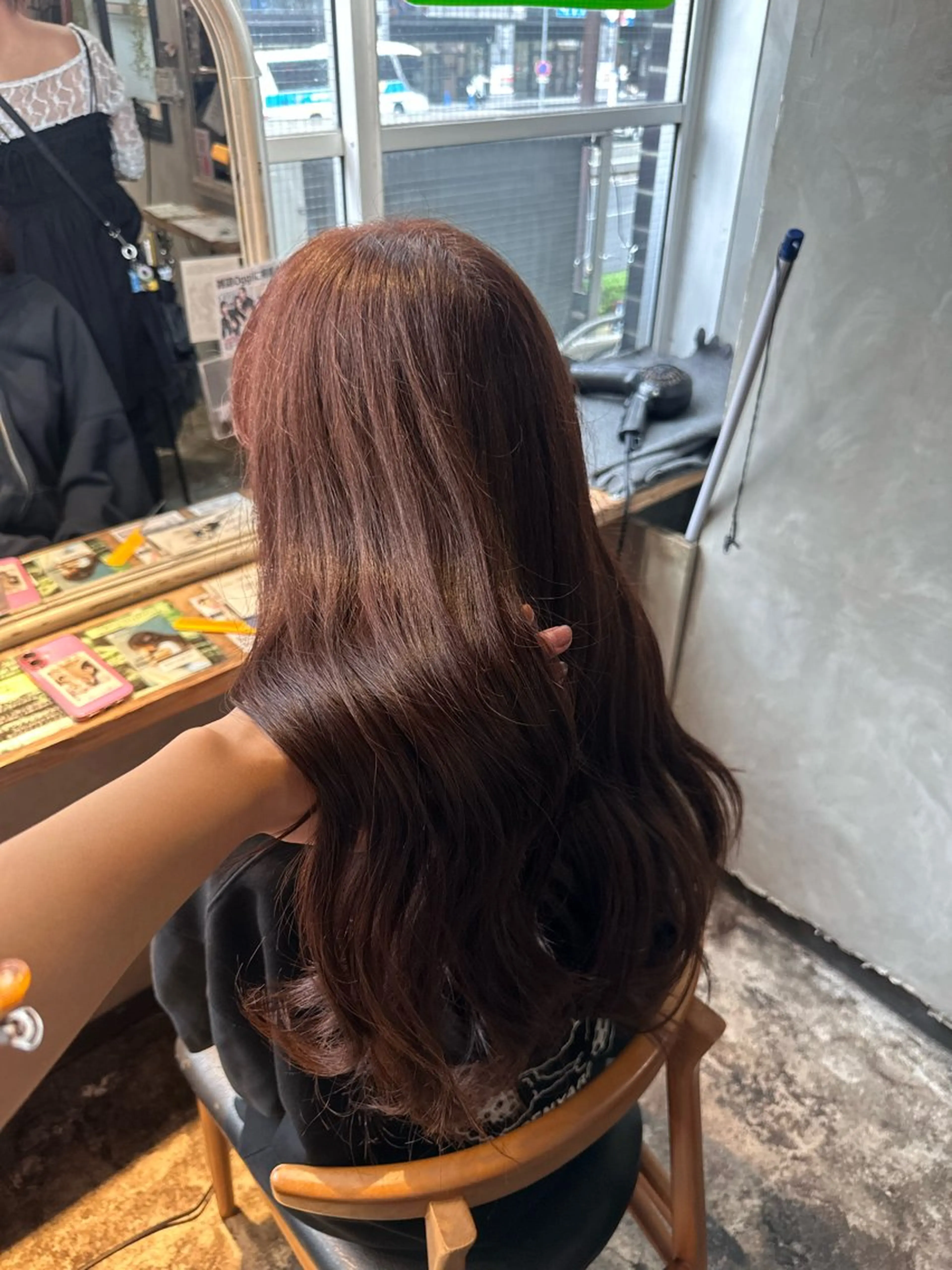 ロング カラー コナカ モエのヘアスタイル