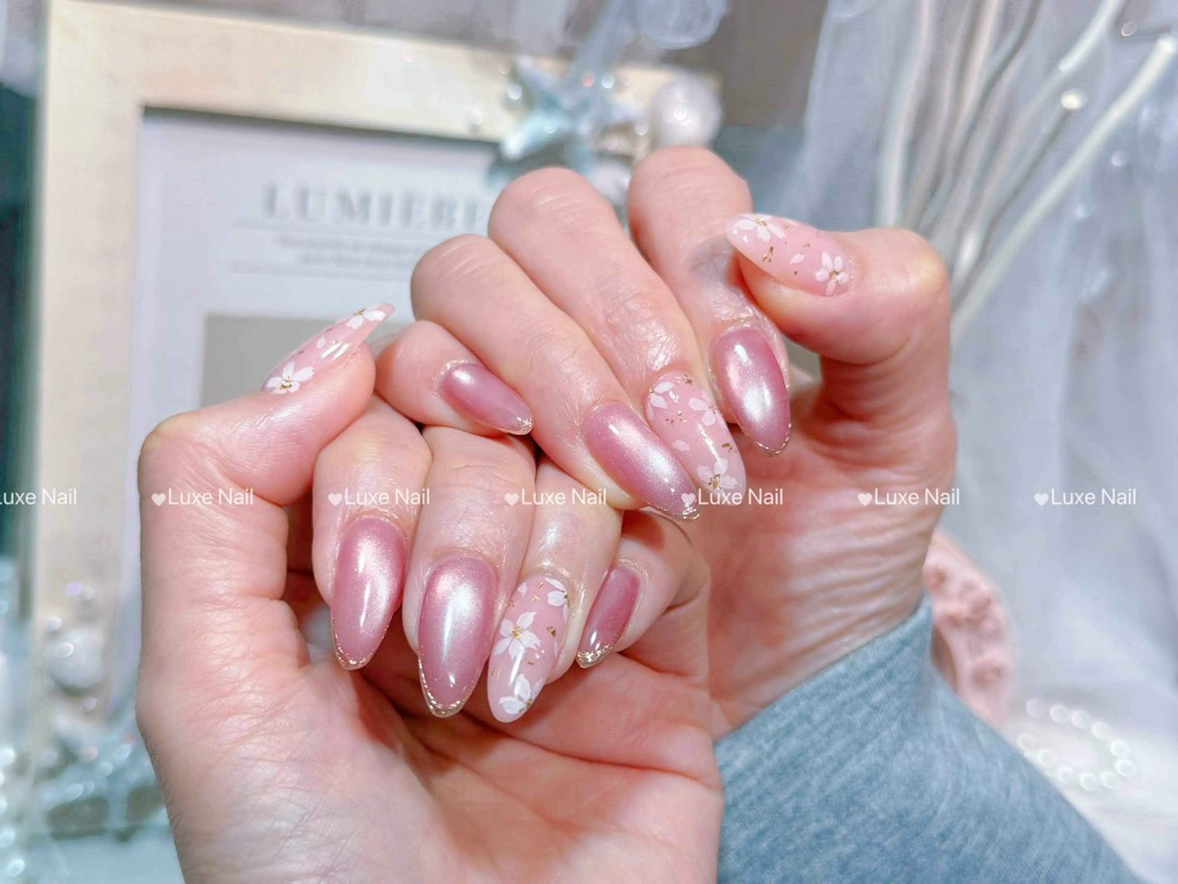 ネイル アートネイル オーロラネイル カジュアル クリアネイル 長さ出し ハンドネイル ハンドケア Luxe Nail Salonのネイルデザイン