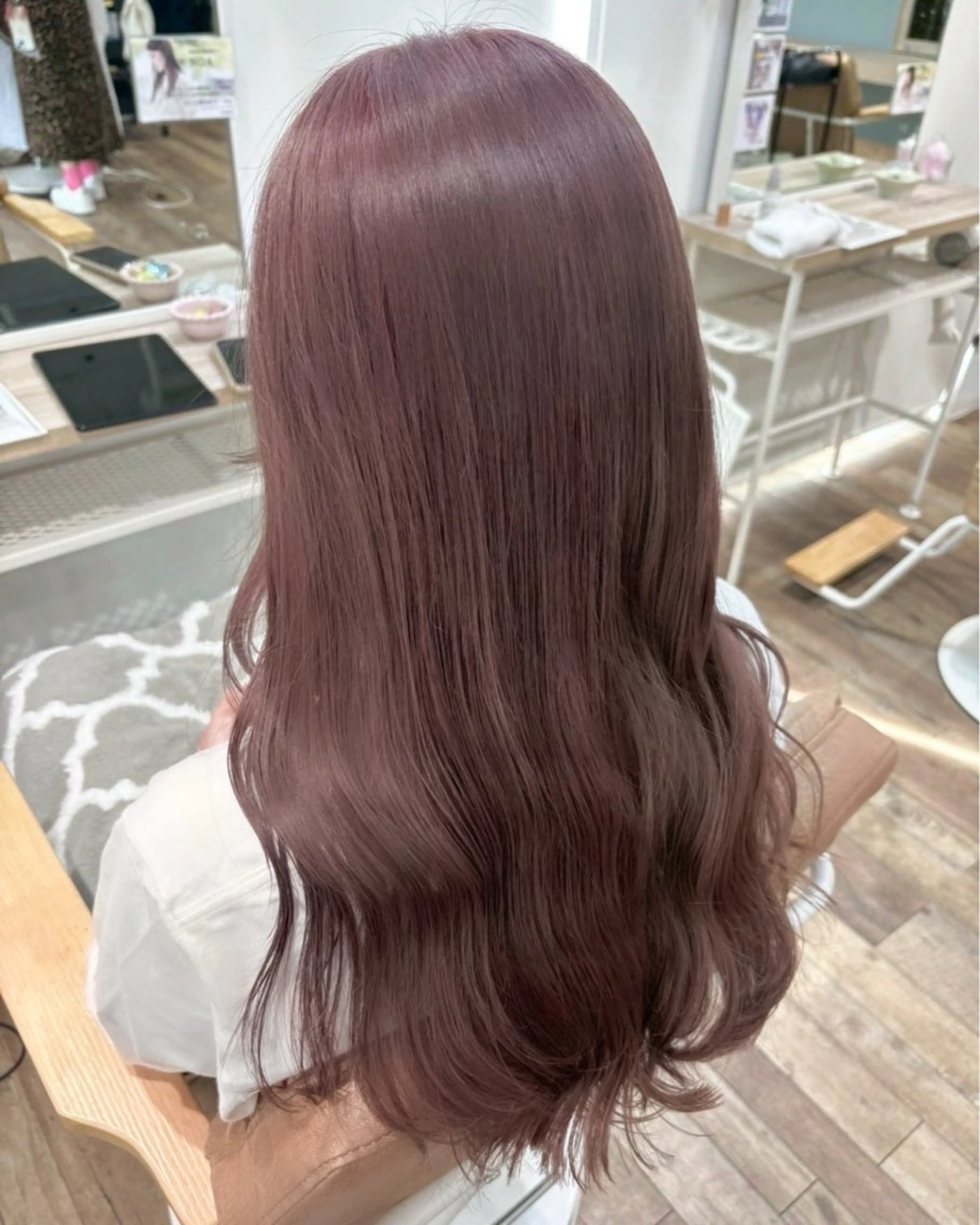 ロング カラー ベージュカラー ブリーチ ピンクカラー ピンクベージュ カット ヘアカラー トリートメント ブラウンカラー 🫧tomoka🫧のヘアスタイル