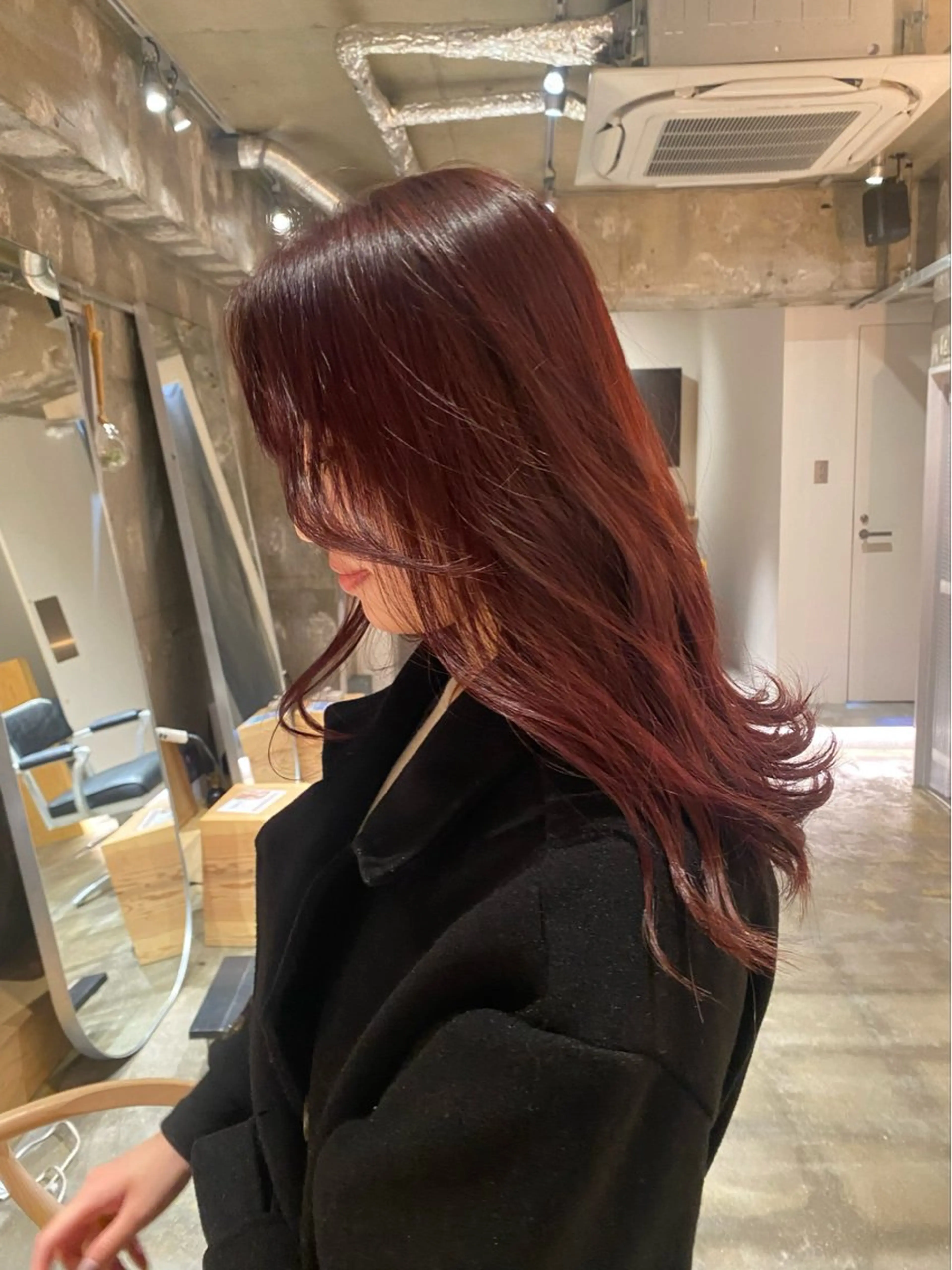 ロング カラー ブリーチ ボルドーカラー ブリーチなしカラー rise moeのヘアスタイル