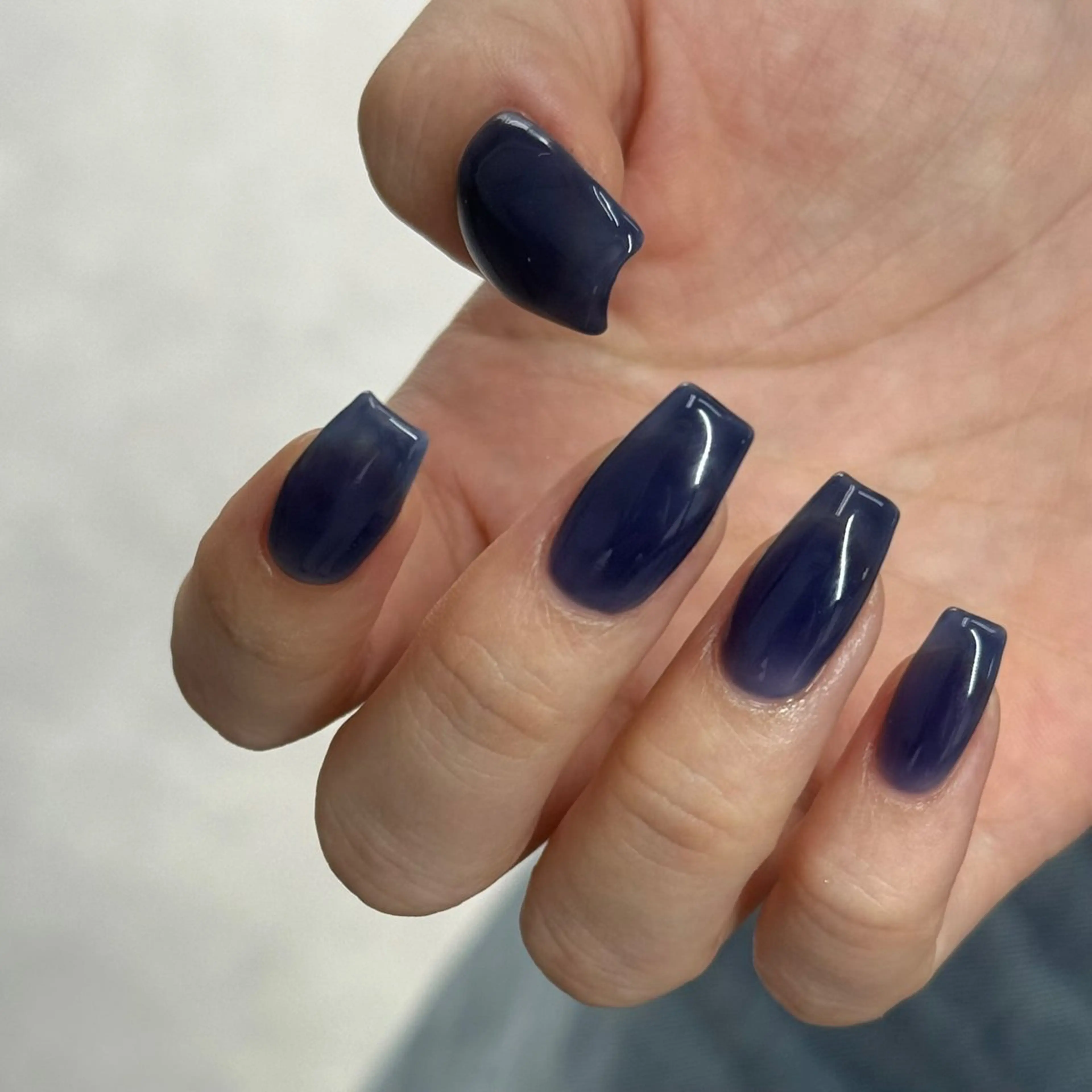 ネイル ニュアンスネイル オフィスネイル シンプルネイル スクエアネイル 【 mio. 】 Aoiのネイルデザイン