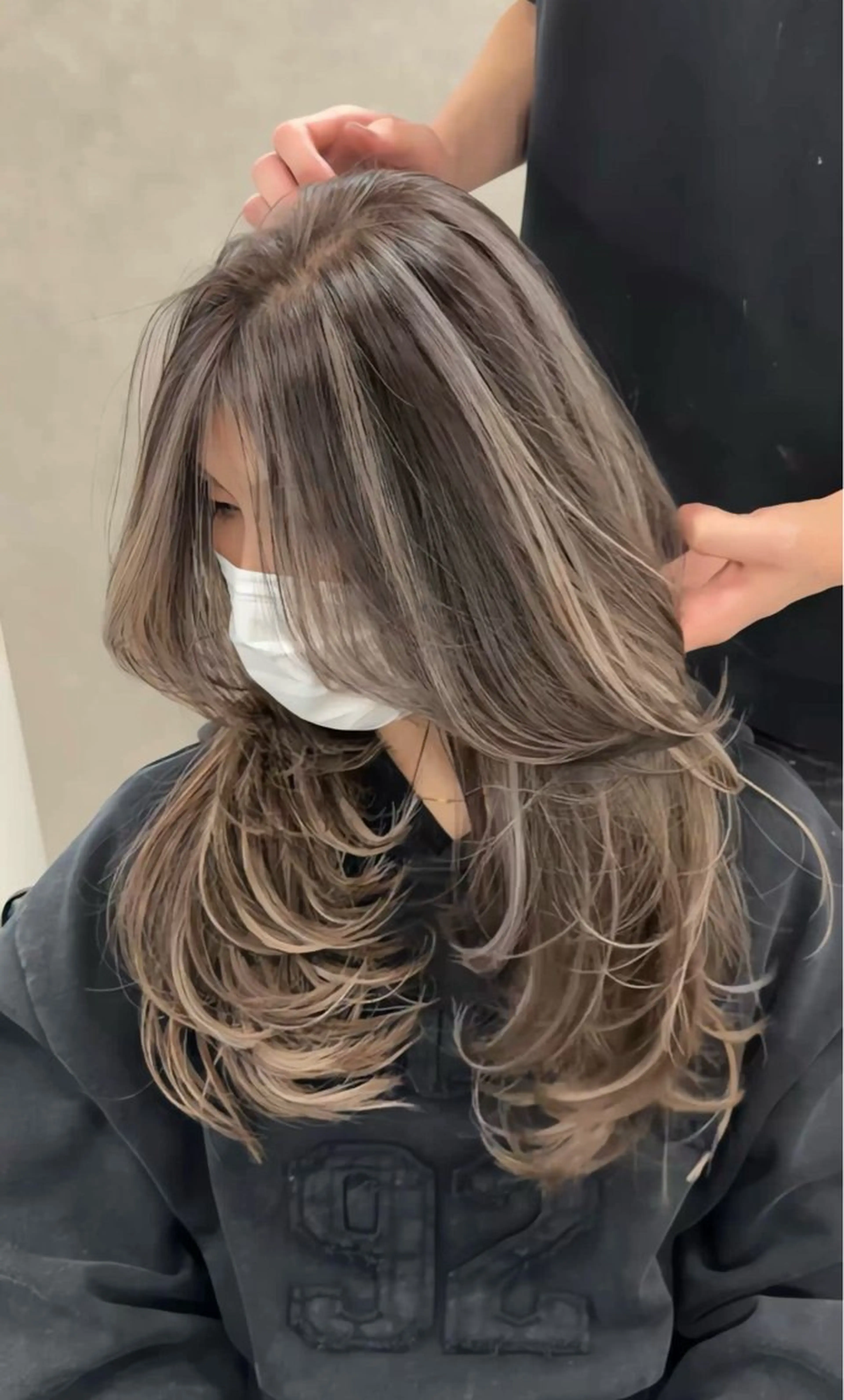 ロング 草島 友樹のヘアスタイル