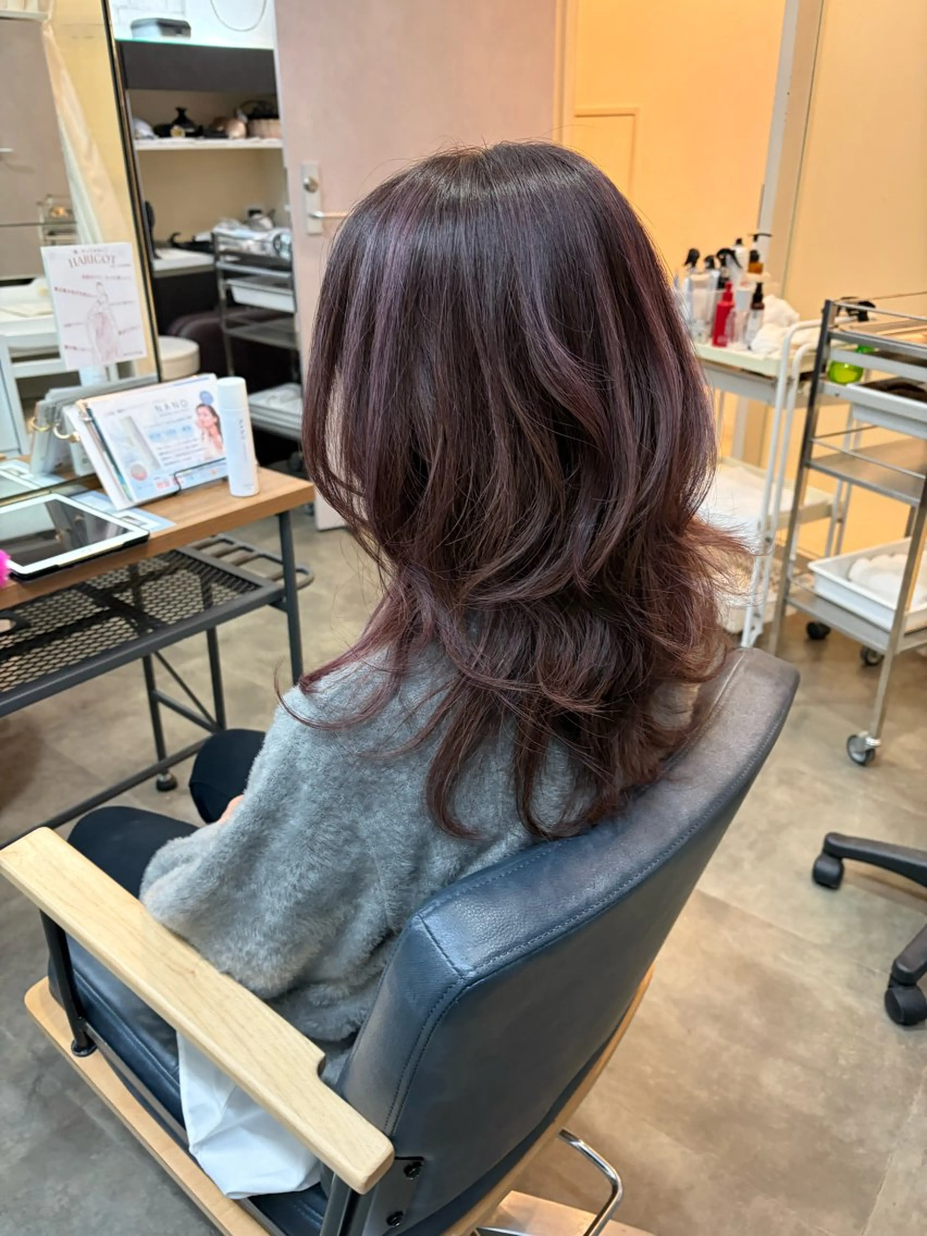 セミロング ハイライト カット ヘアカラー 平田 華菜のヘアスタイル