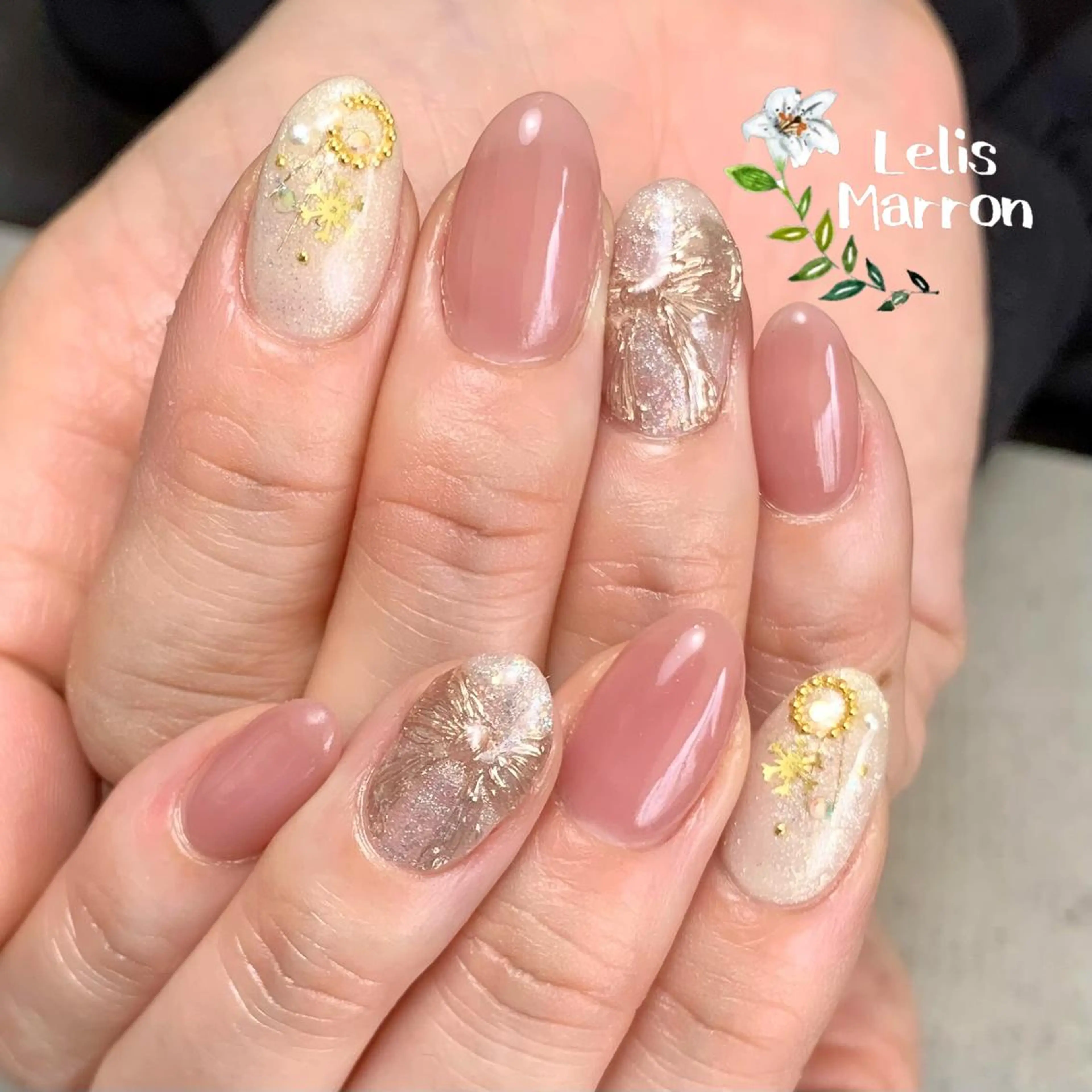 ネイル アートネイル ミラーネイル ニュアンスネイル リボン 冬ネイル ハンドネイル Lelis Marron所属・岸 侑李のネイルデザイン