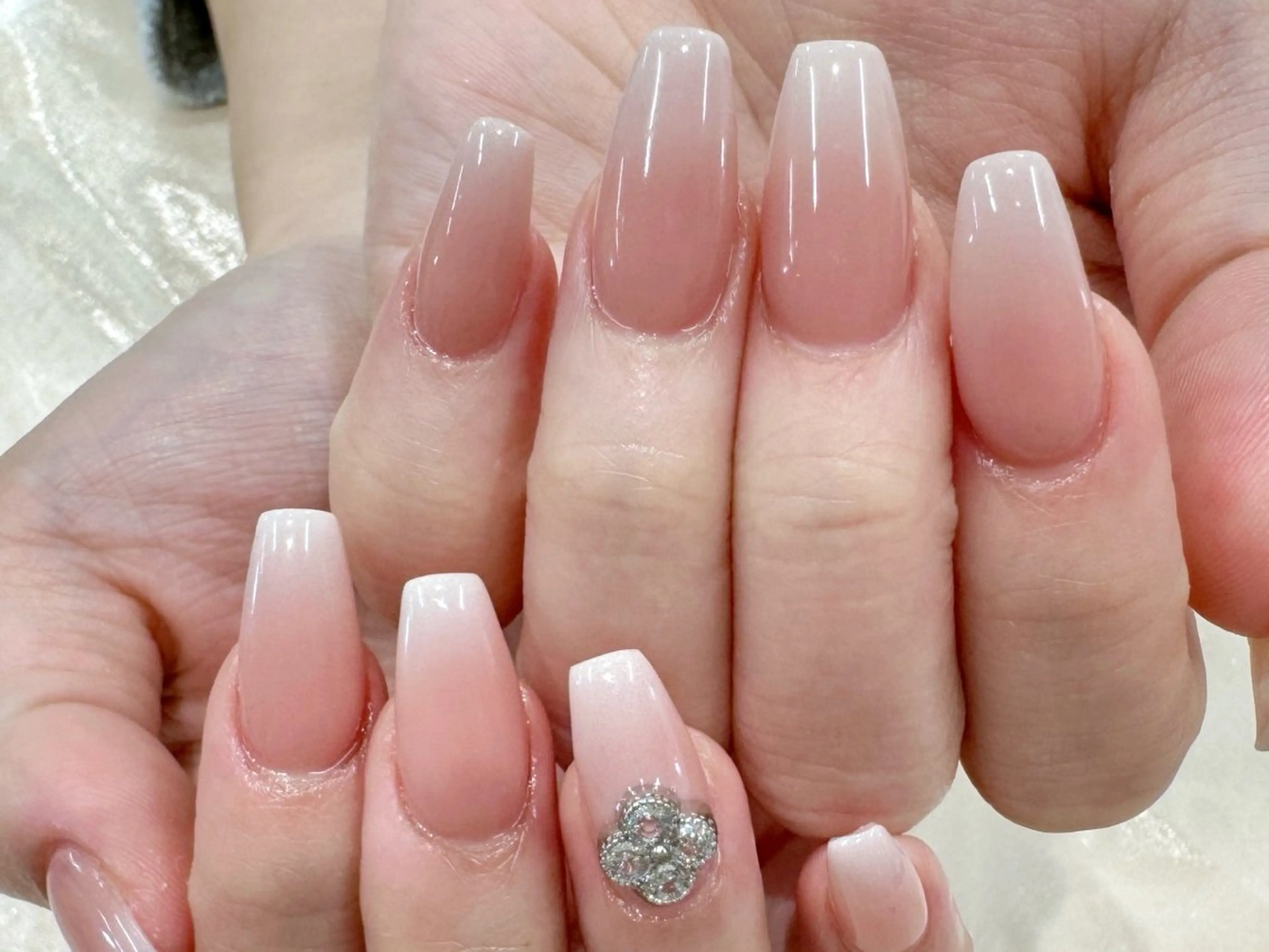ネイル ガーリー シンプルネイル LE REVE 新宿店のネイルデザイン