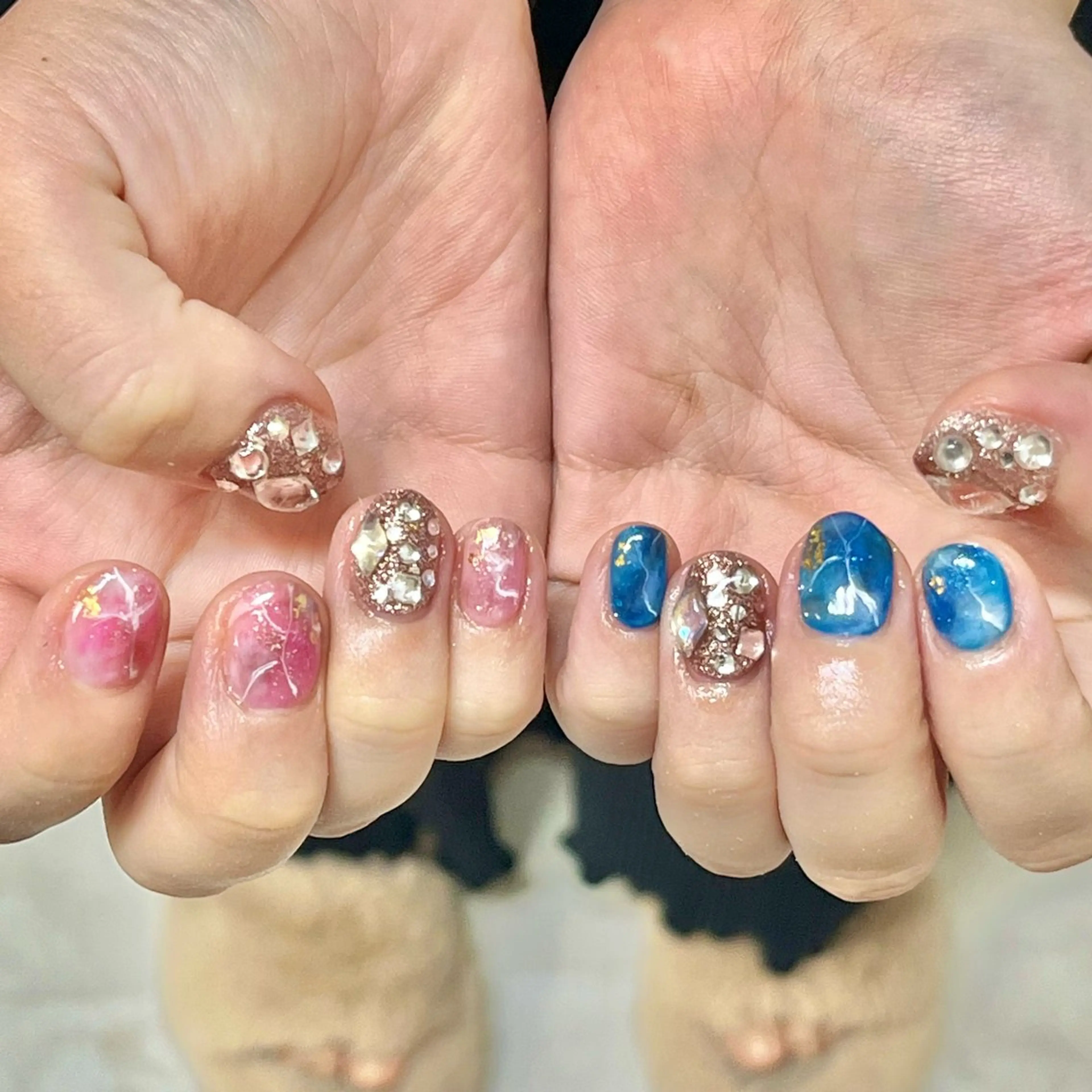 ネイル ブルー ピンク ハンドネイル Bianca TORII🌞のネイルデザイン