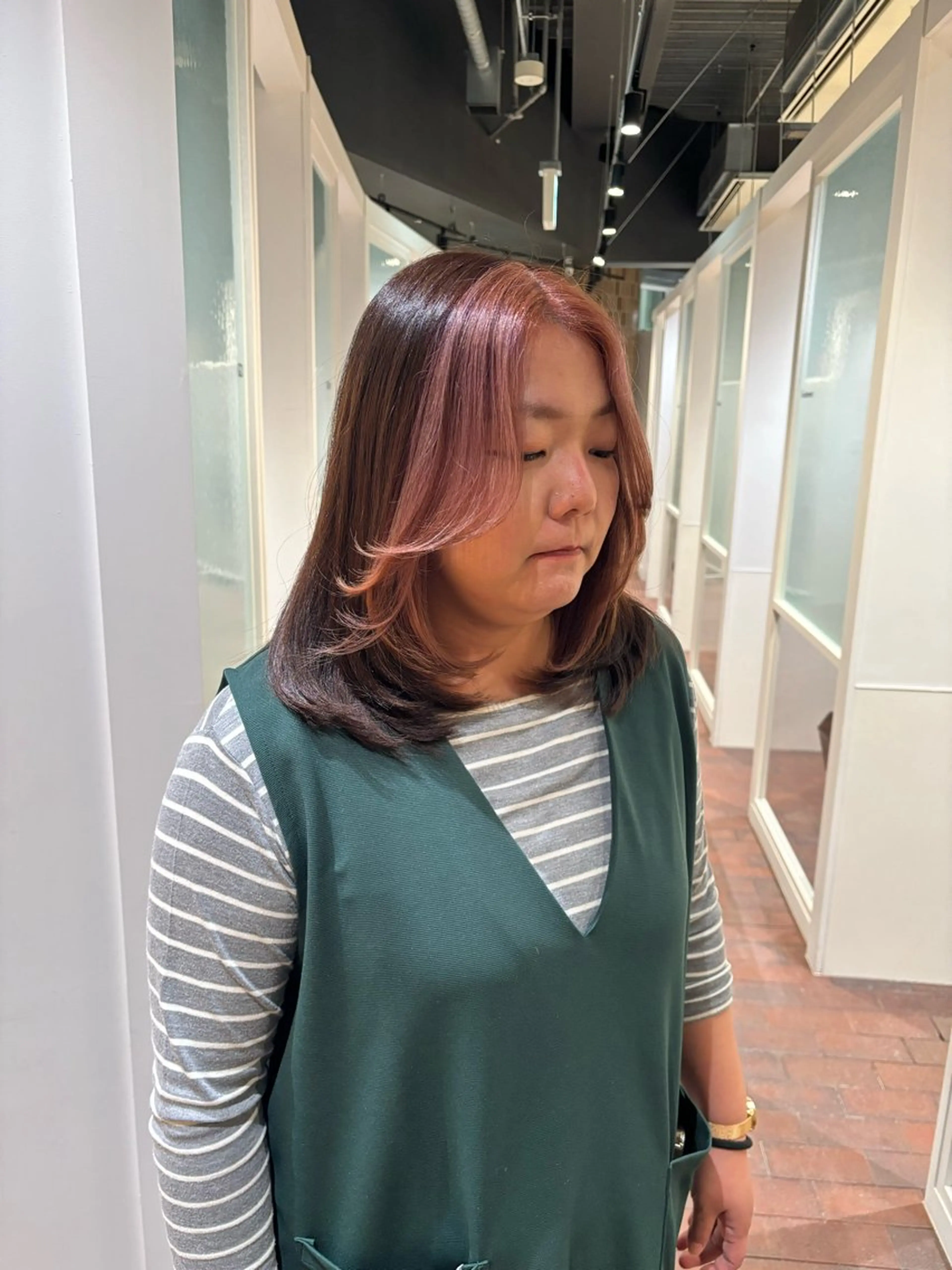 ミディアム カラー ベージュカラー ブリーチ ピンクカラー ピンクベージュ マンツーマン 縮毛矯正/マユコのヘアスタイル