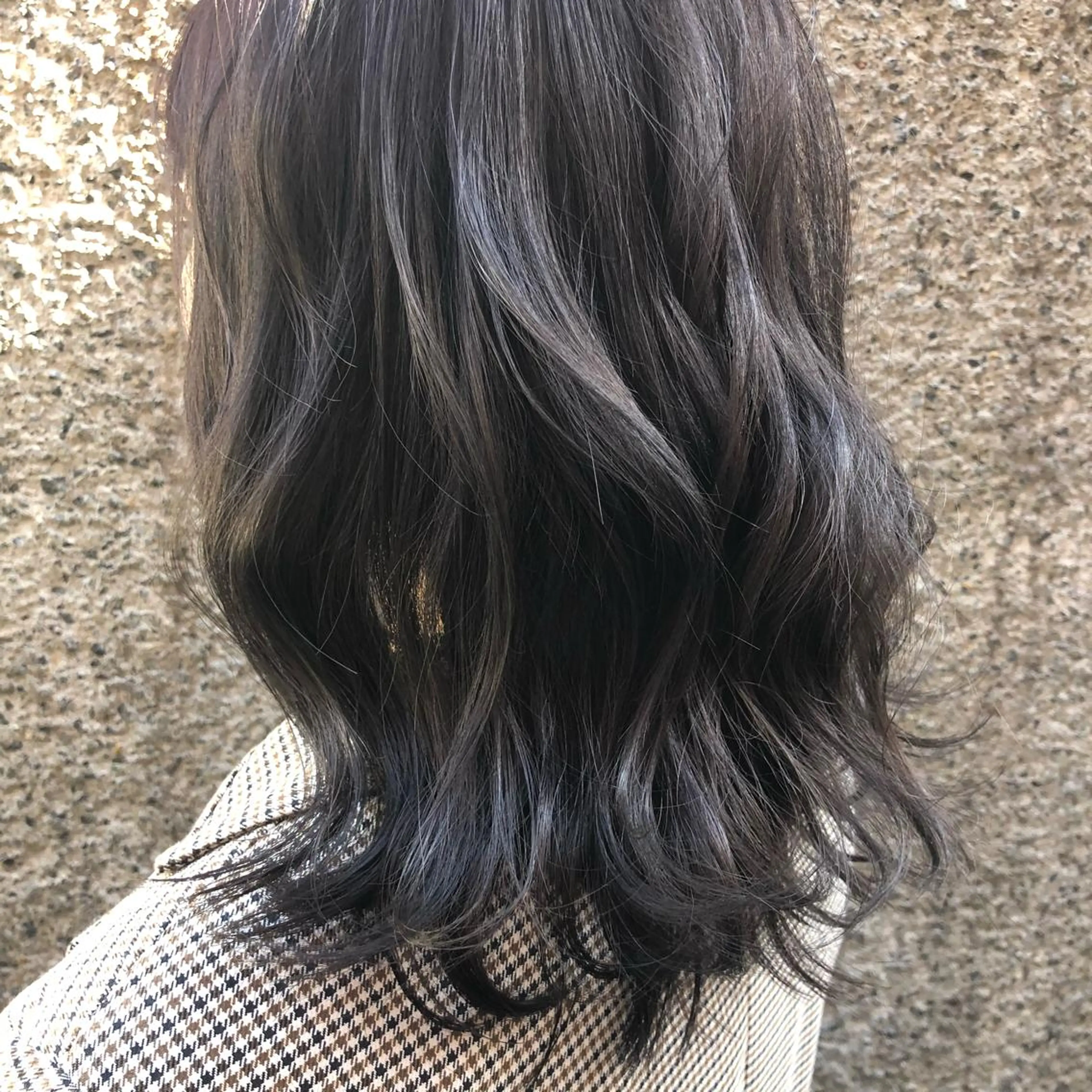 ミディアム カラー 黒髪 ブリーチ 前濱 ノゾミのヘアスタイル